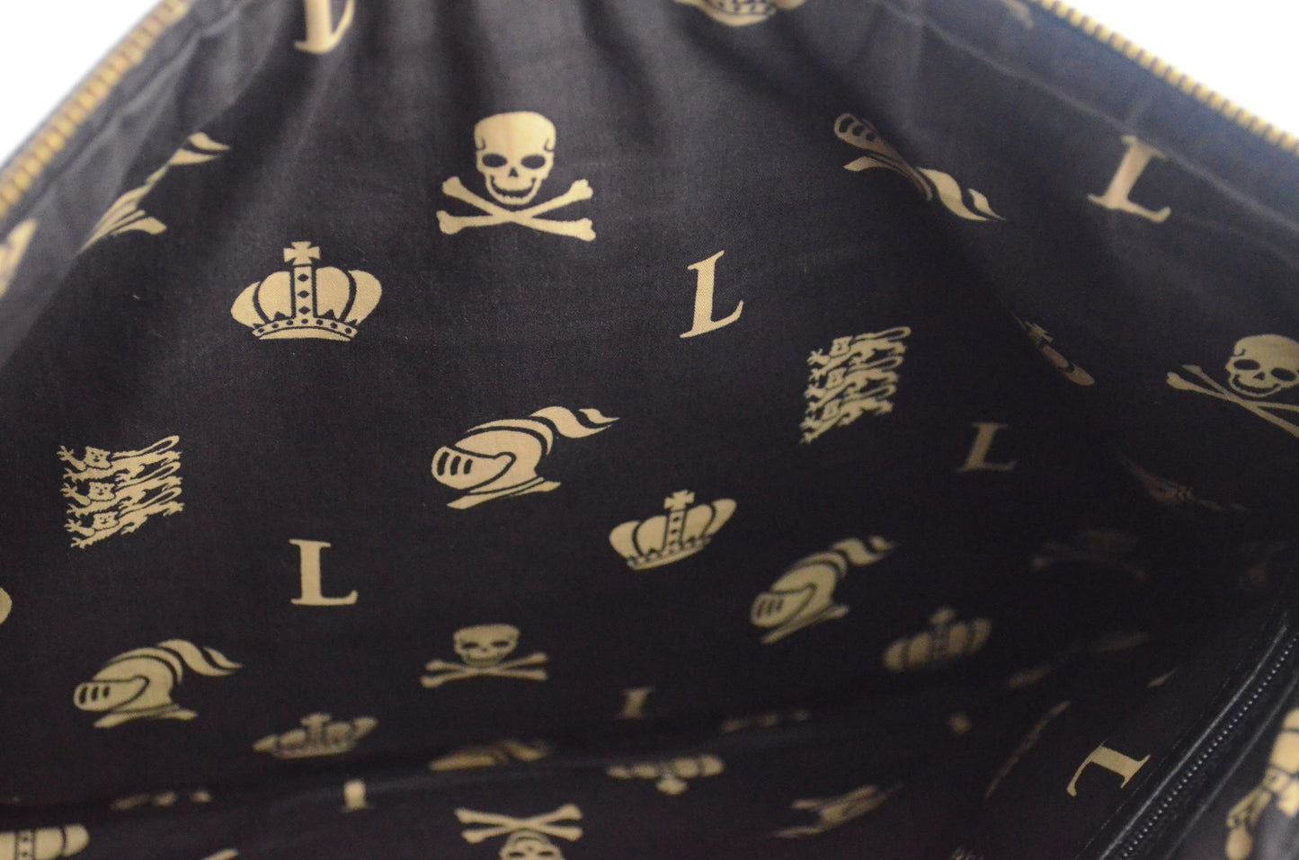 MCM Clutch aus der Loveless x MCM Collaboration