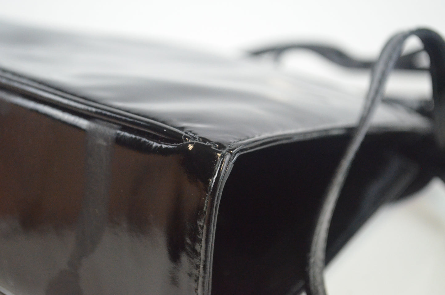 Salvatore Ferragamo Lackleder Umhängetasche