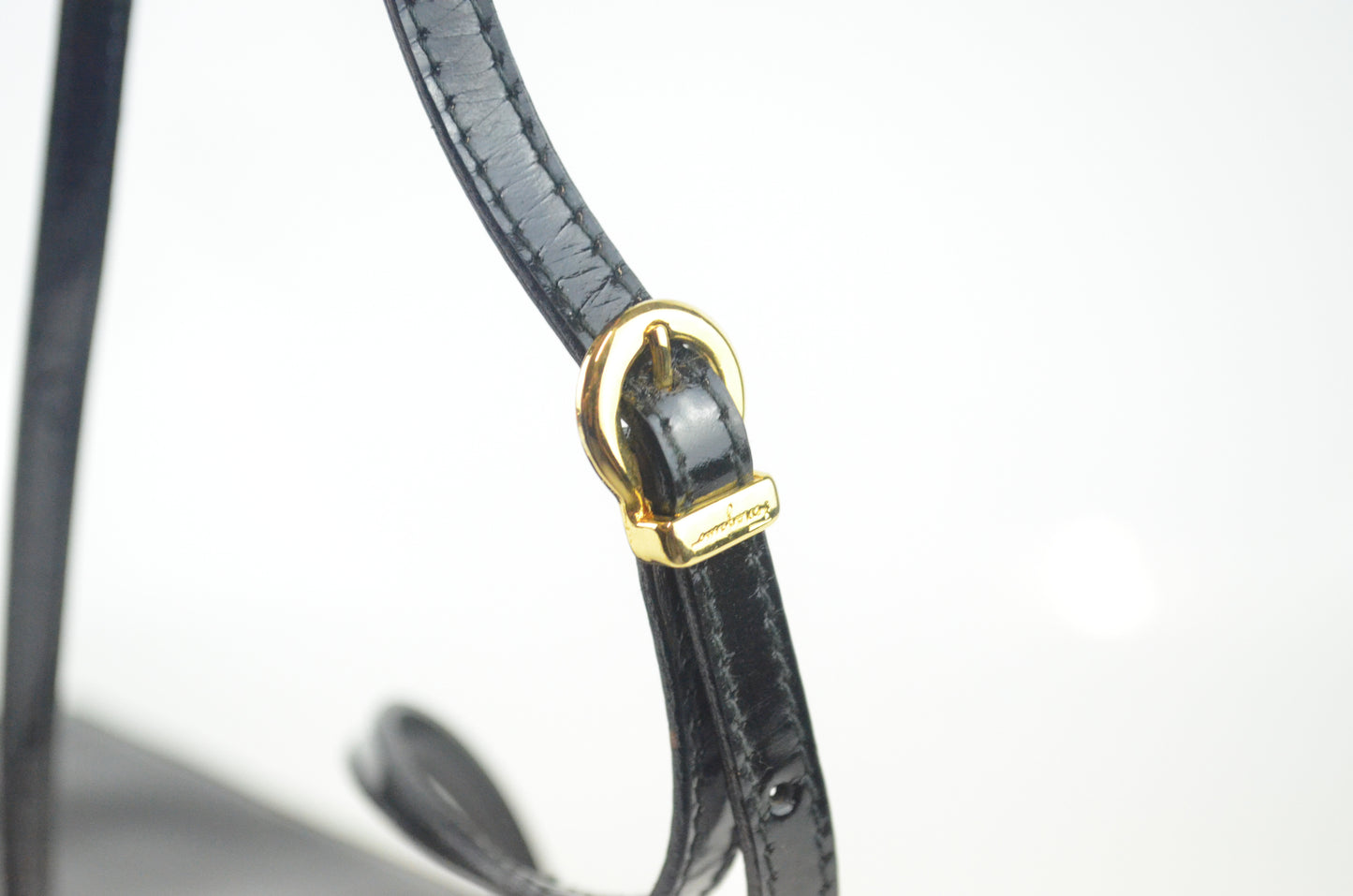 Salvatore Ferragamo Lackleder Umhängetasche