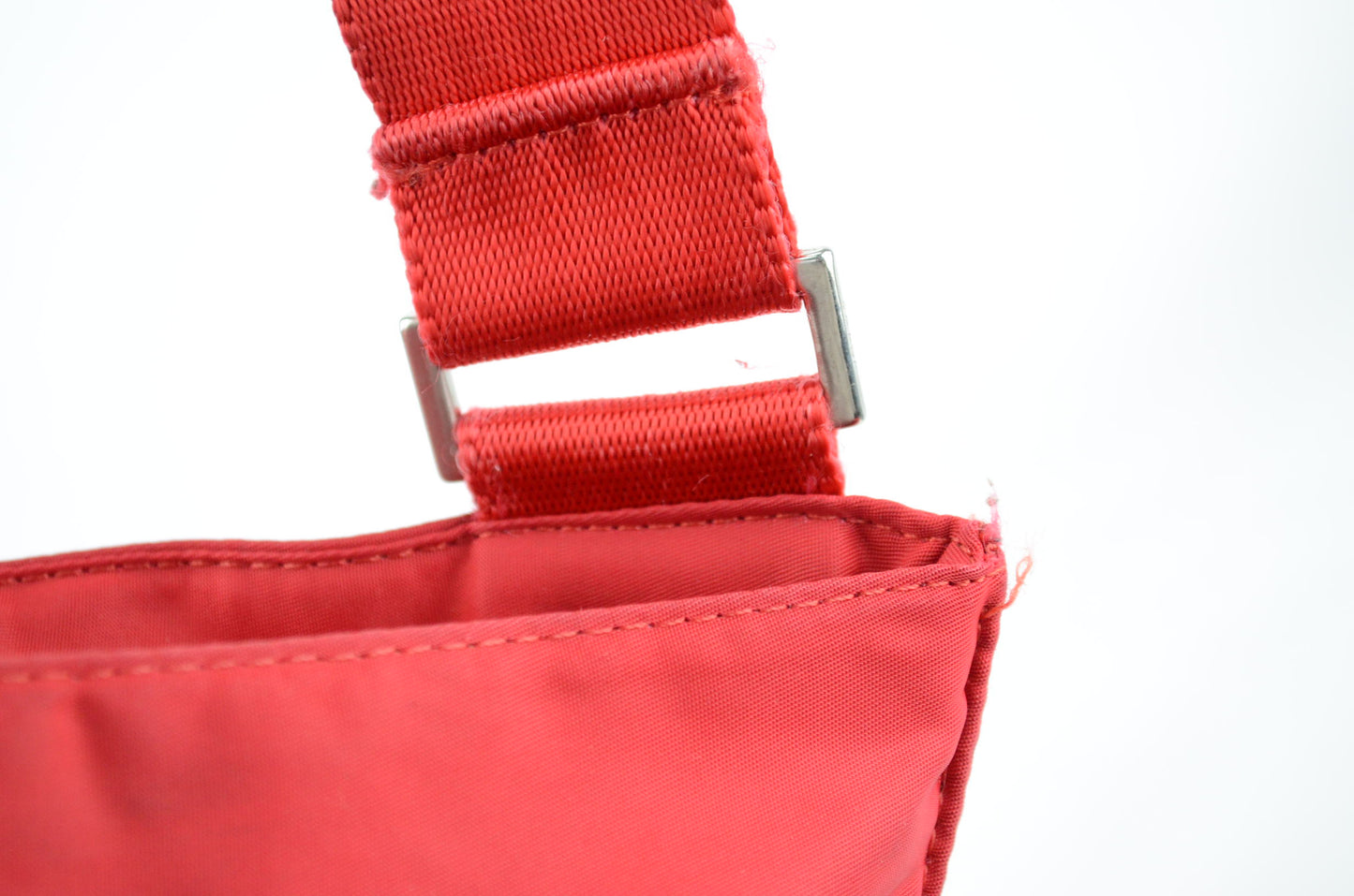 Prada Nylon Umhängetasche rot