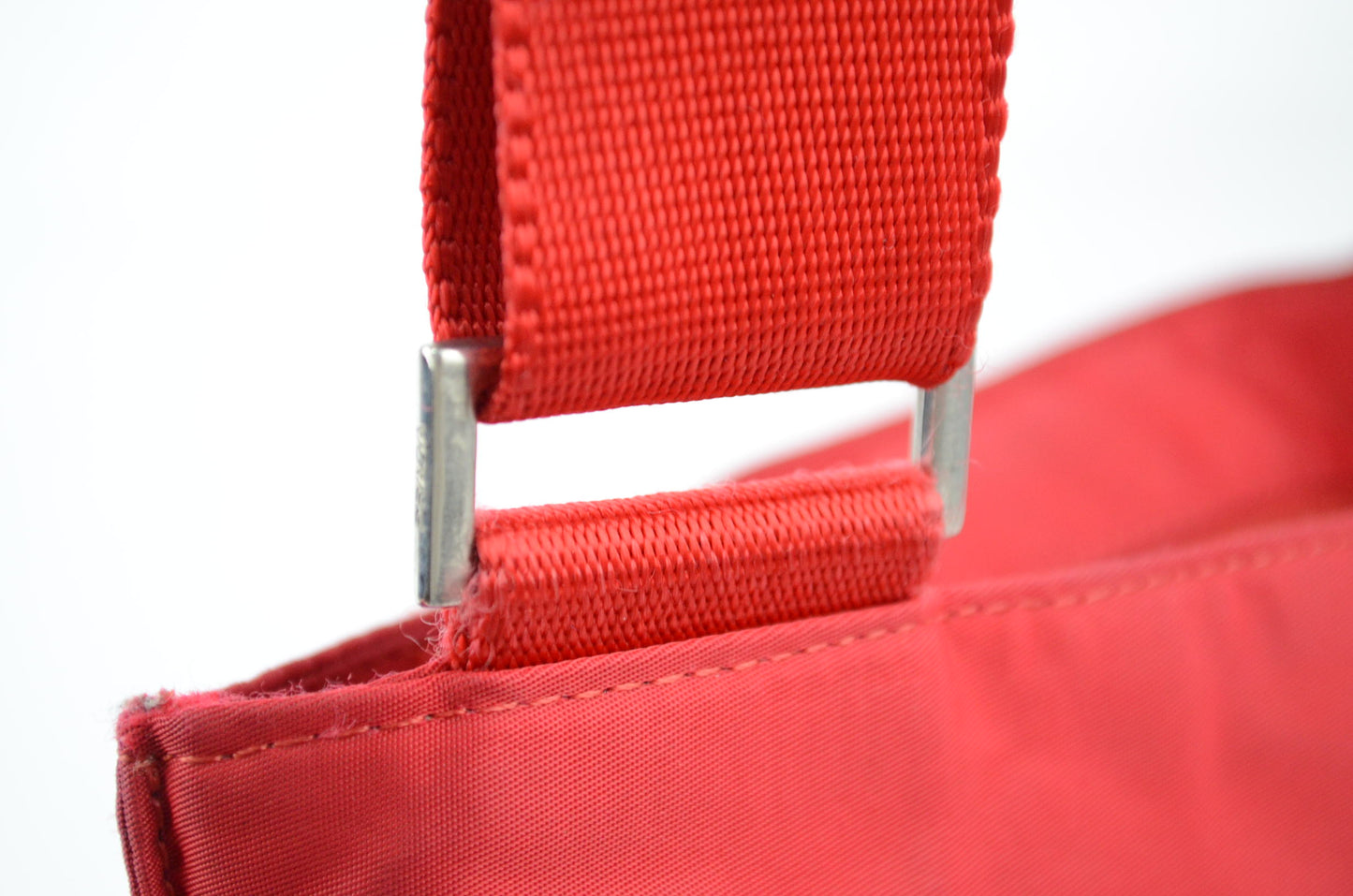 Prada Nylon Umhängetasche rot