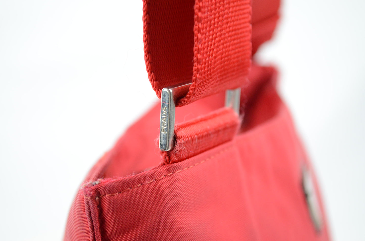 Prada Nylon Umhängetasche rot