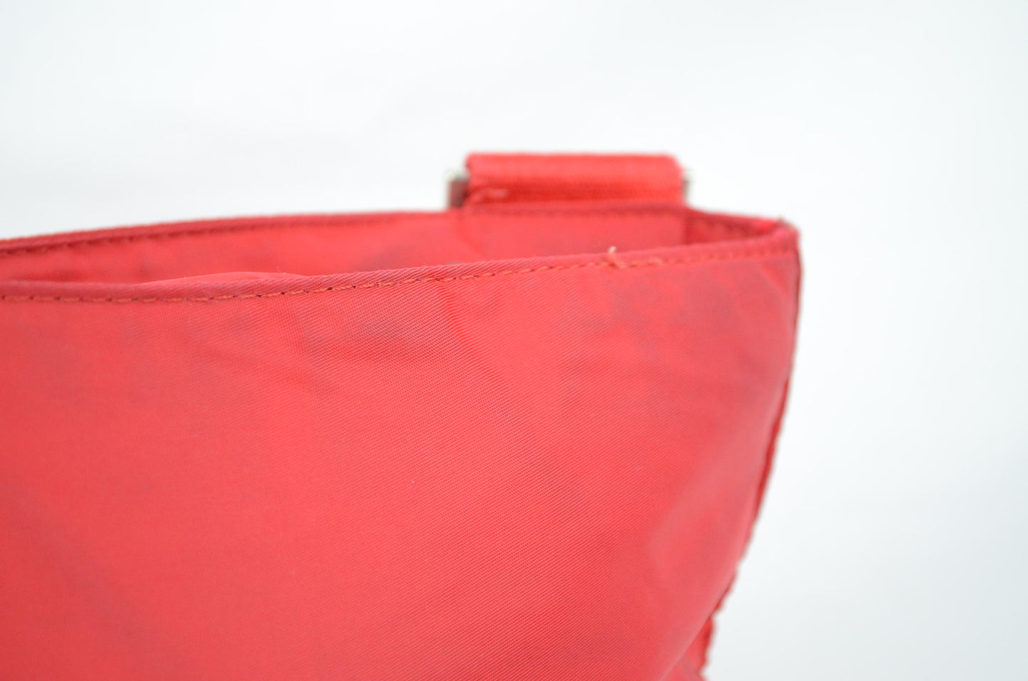 Prada Nylon Umhängetasche rot