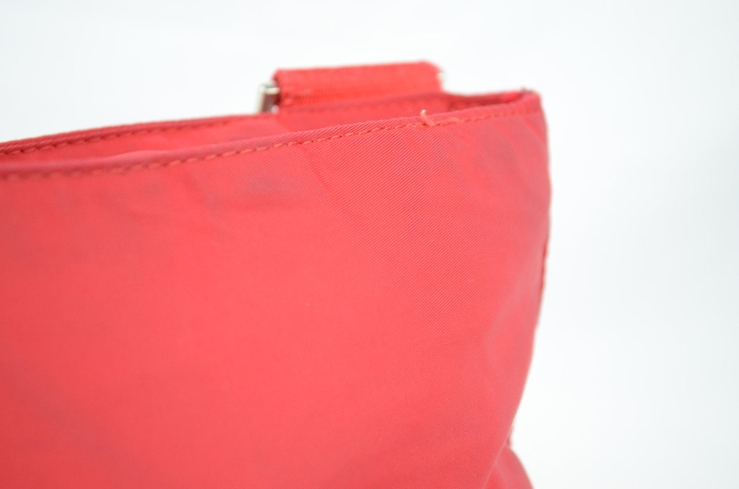 Prada Nylon Umhängetasche rot