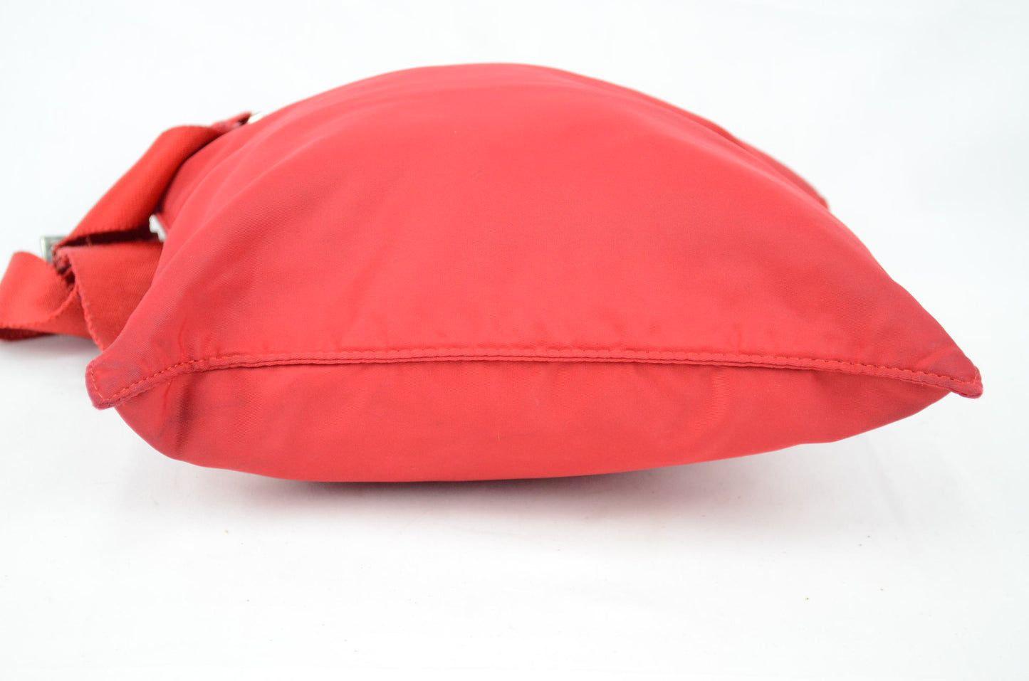 Prada Nylon Umhängetasche rot