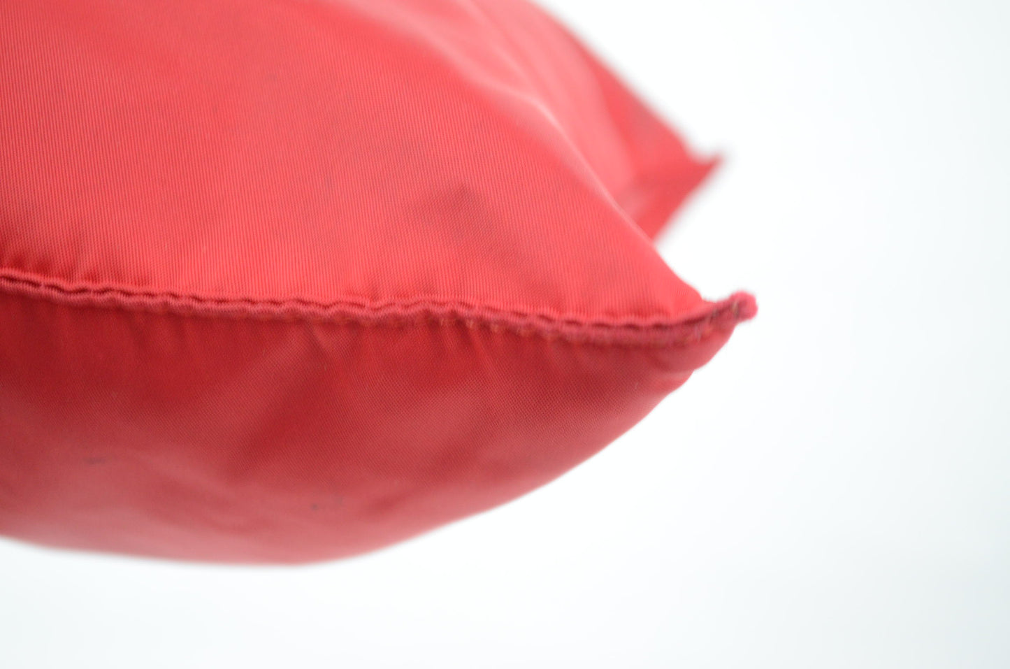 Prada Nylon Umhängetasche rot