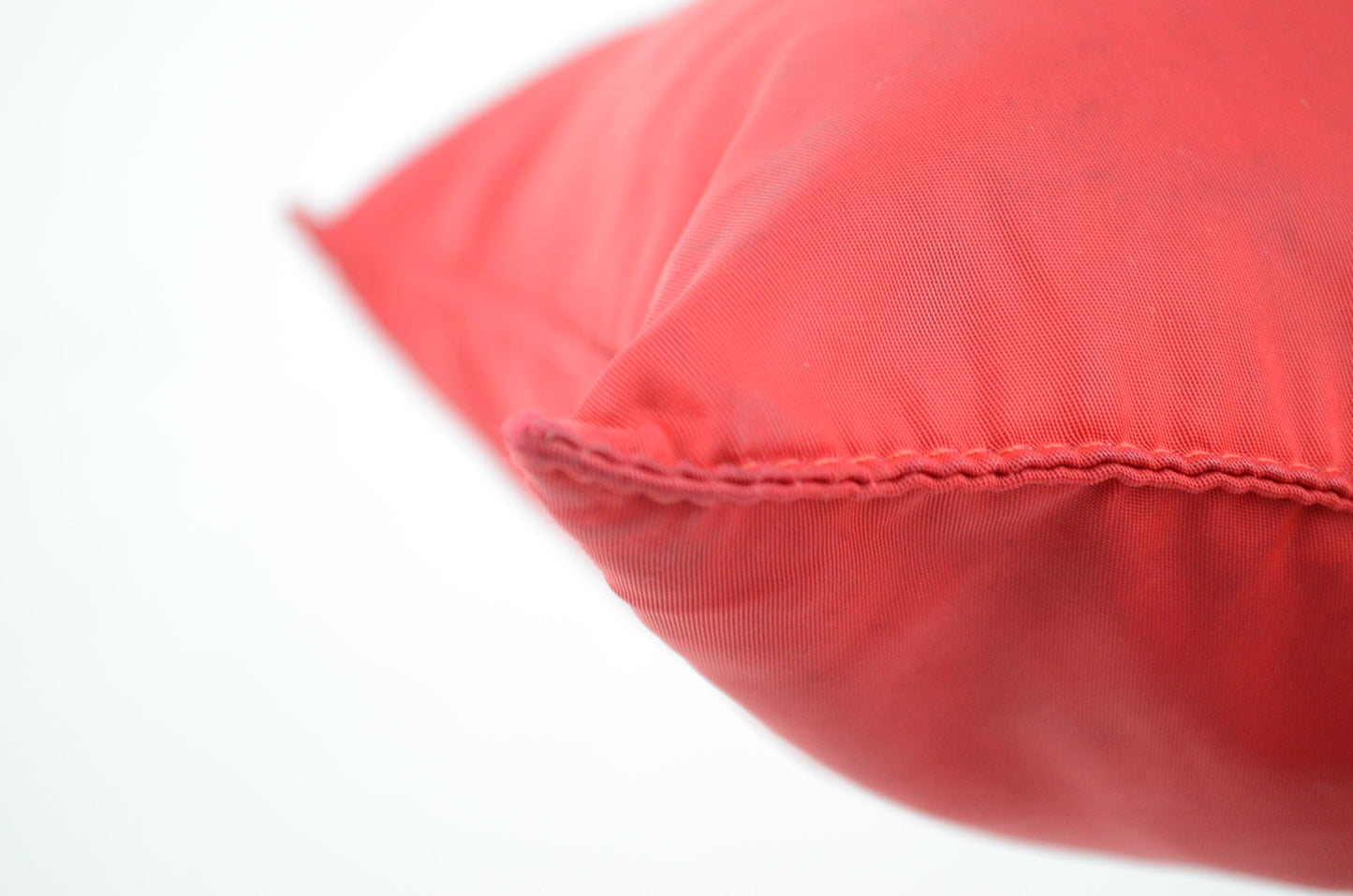Prada Nylon Umhängetasche rot