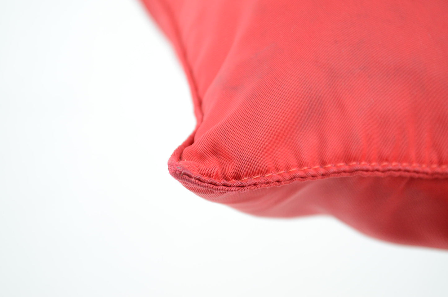 Prada Nylon Umhängetasche rot