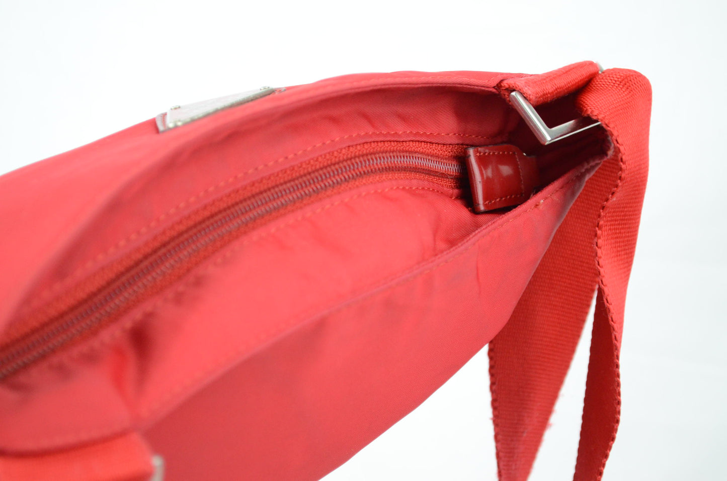 Prada Nylon Umhängetasche rot