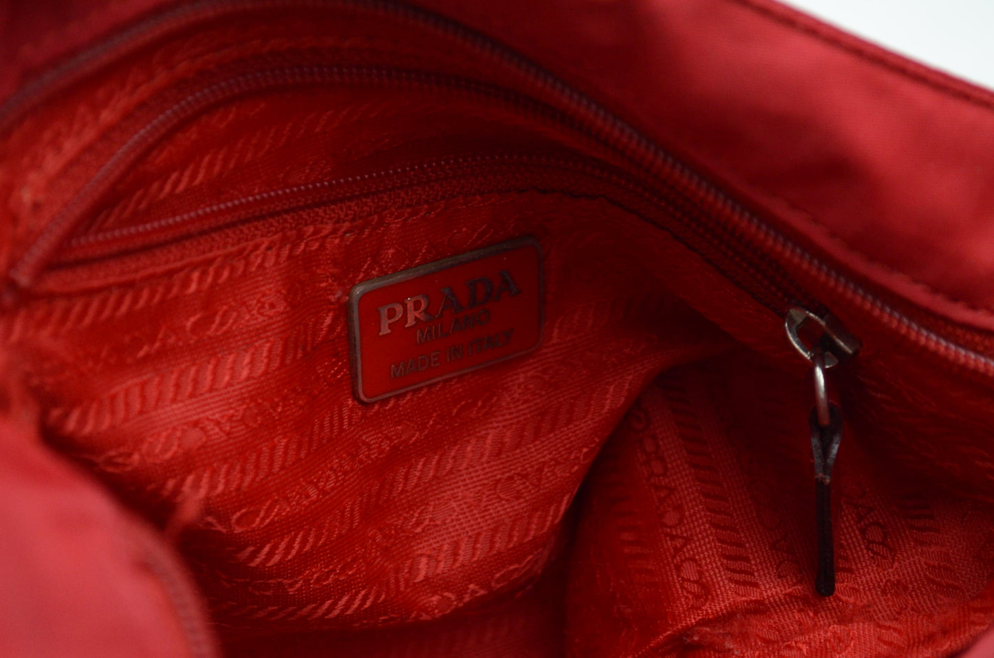 Prada Nylon Umhängetasche rot