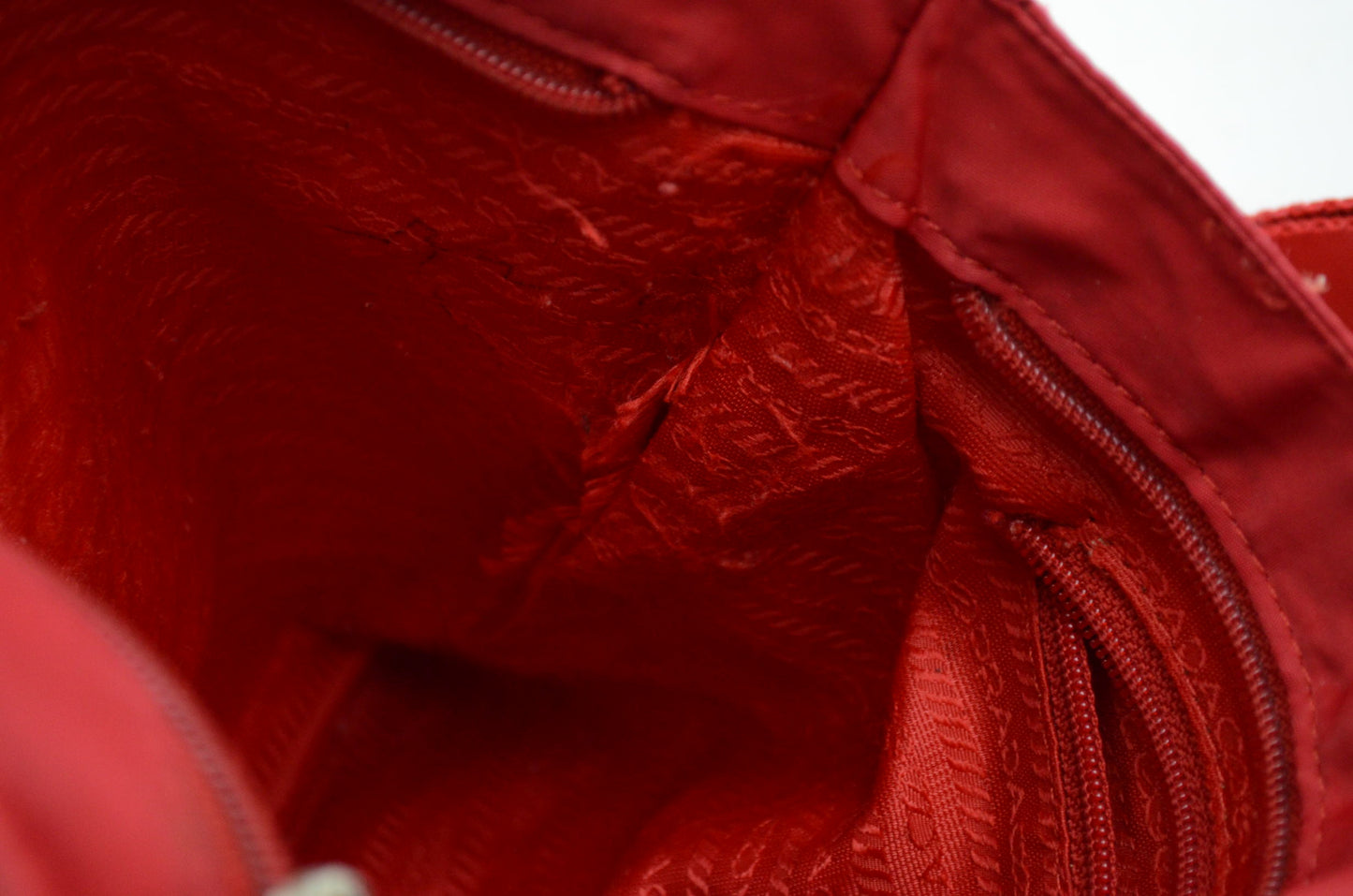 Prada Nylon Umhängetasche rot