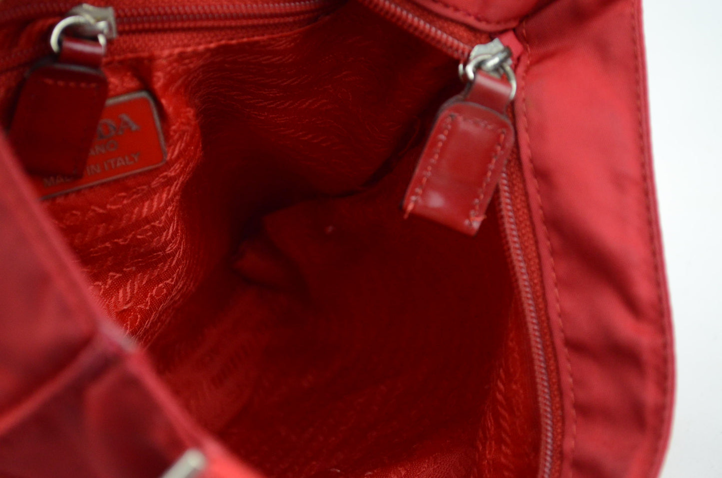 Prada Nylon Umhängetasche rot
