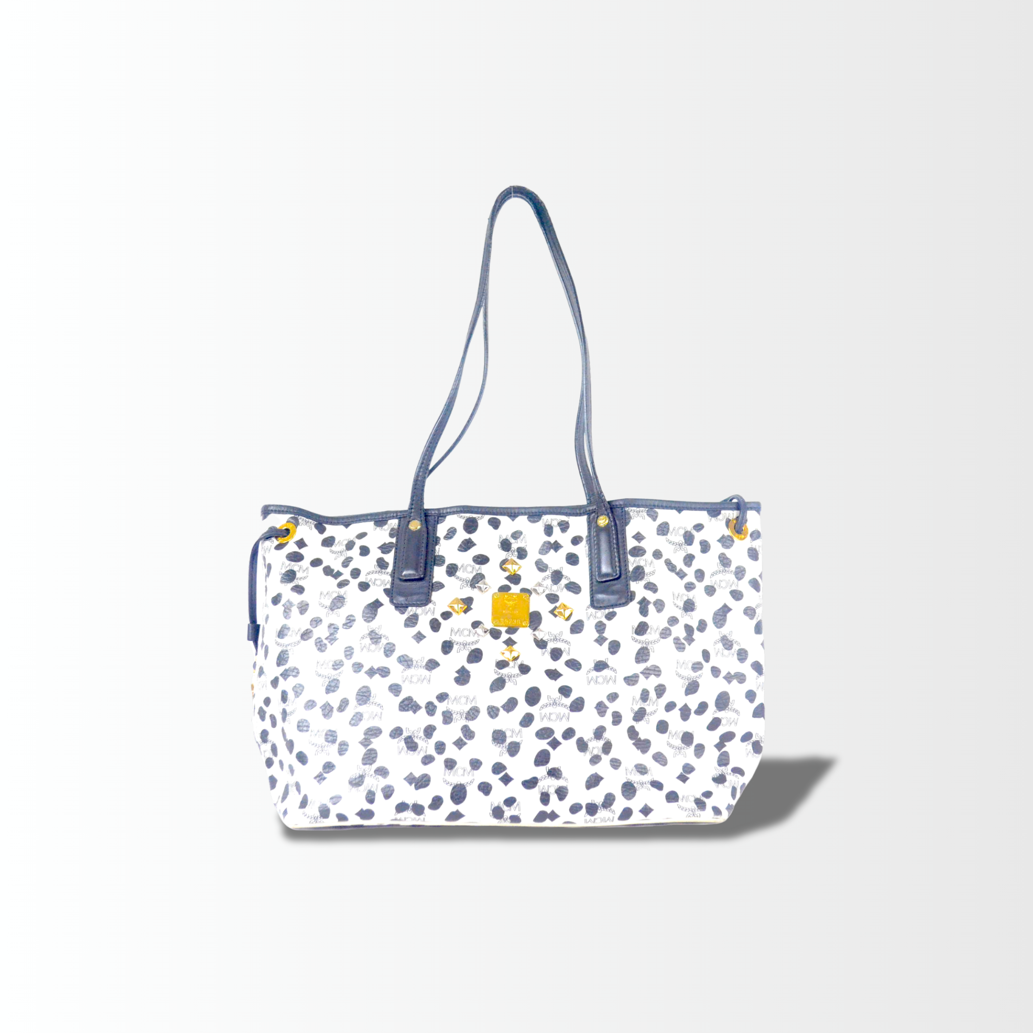 MCM Shopper aus der Loveless x MCM Collaboration