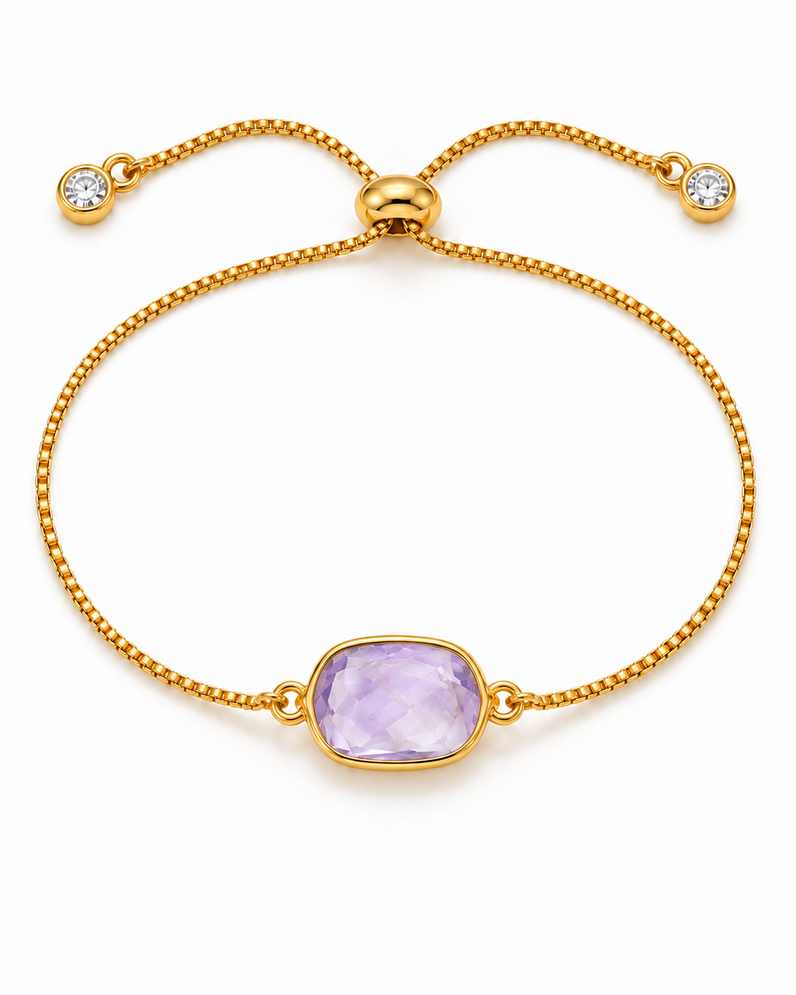 Goldfarbenes Armband aus vergoldetem Messing mit facettiertem Amethyst und Schiebeverschluss auf weißem Hintergrund