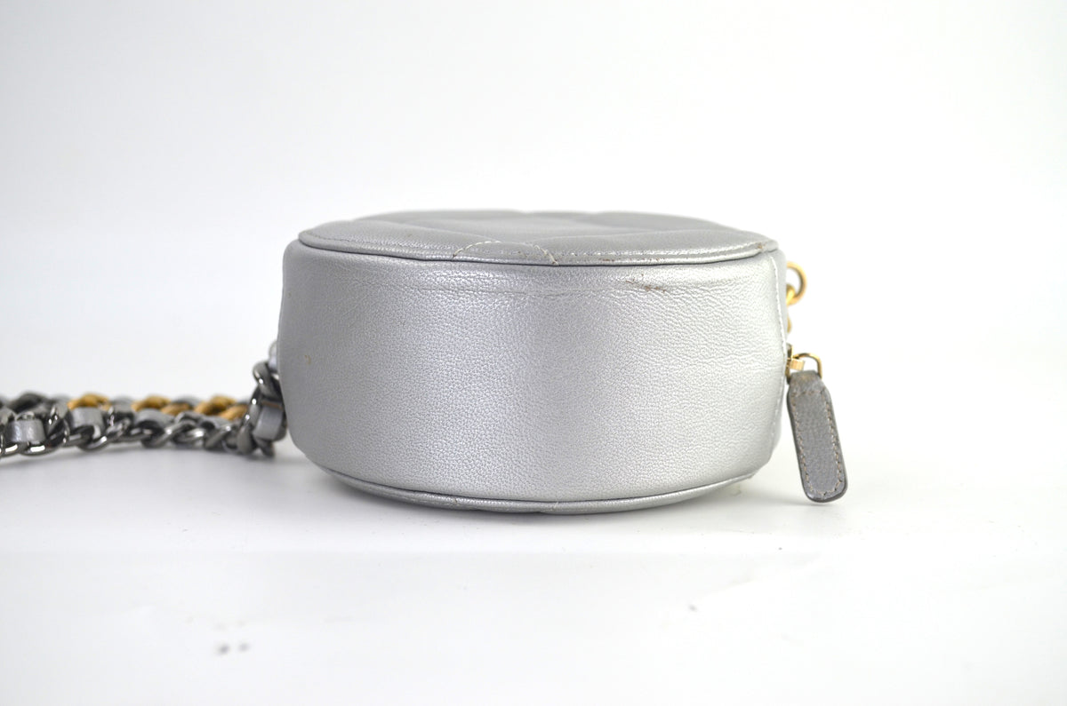 Chanel 19 Round Clutch with Chain Metallic Silber