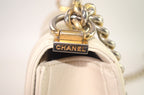 Chanel Boy Chevron Schultertasche Weiß & Beige