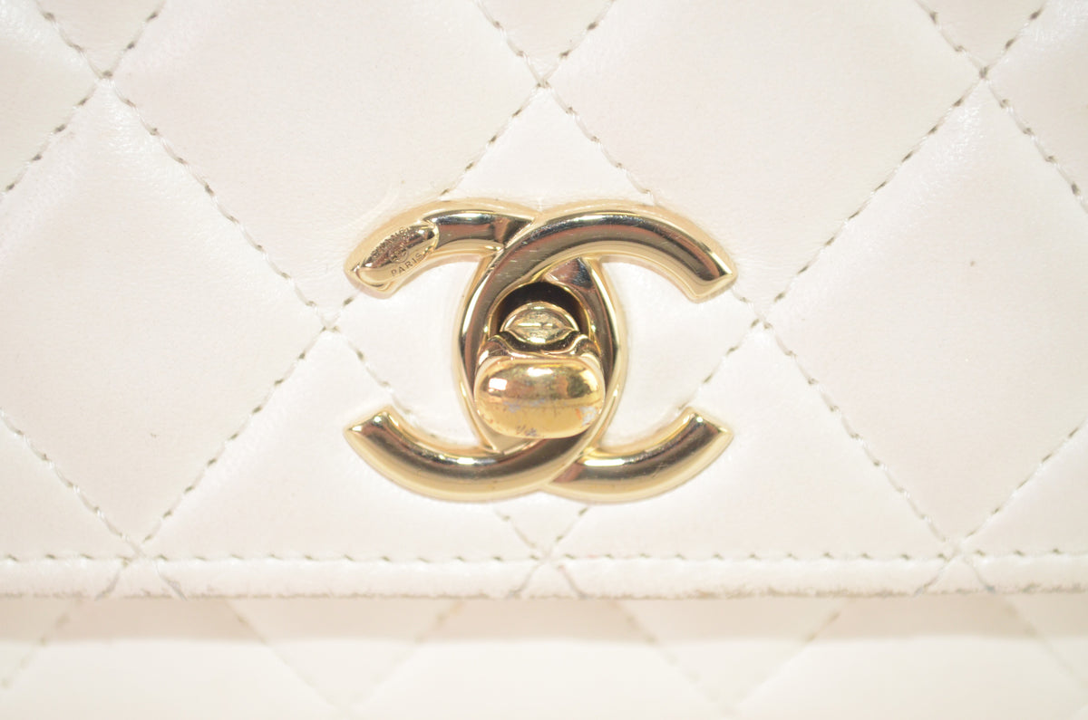 Chanel Schultertasche Weiß mit CC-Verschluss