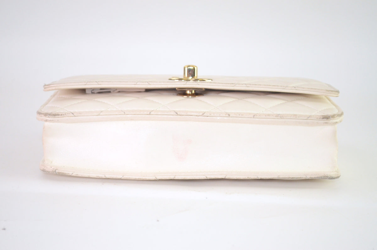 Chanel Schultertasche Weiß mit CC-Verschluss