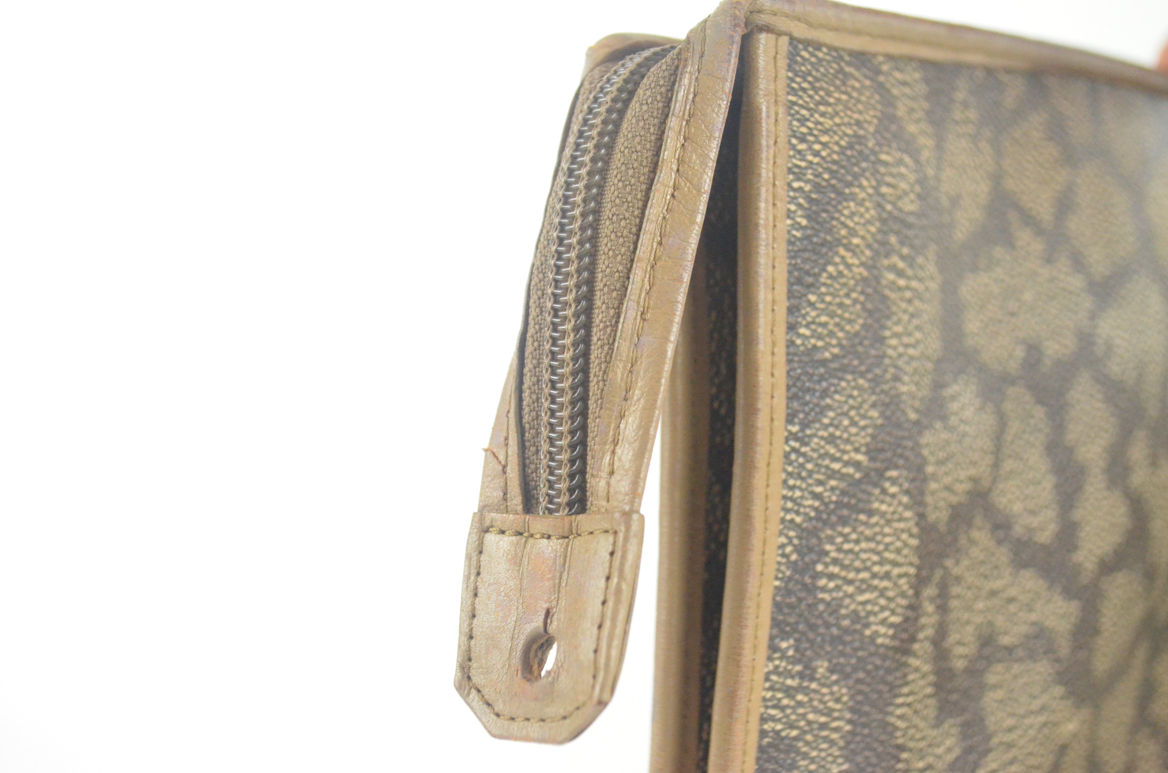 Yves Saint Laurent Clutch