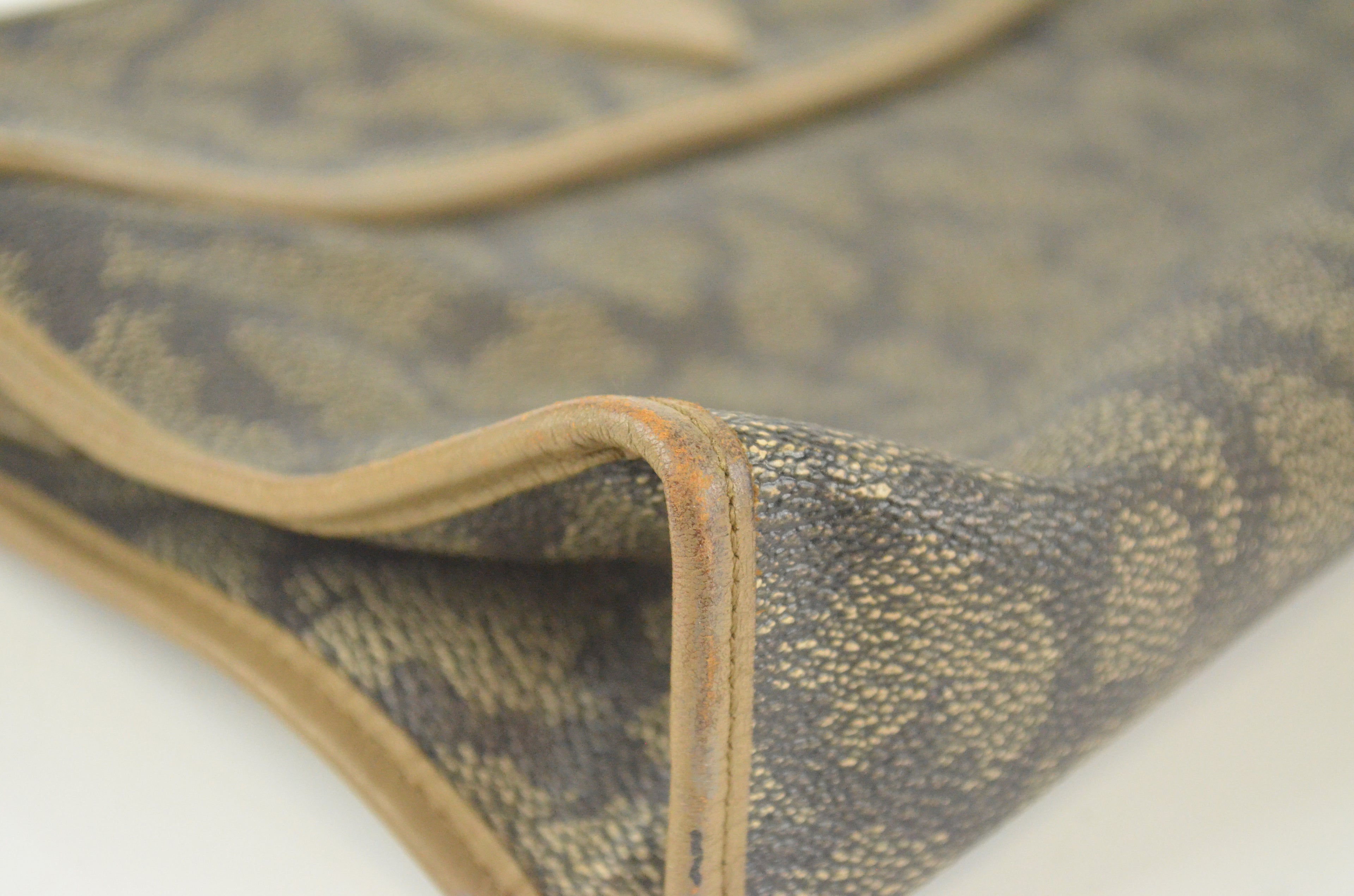 Yves Saint Laurent Clutch