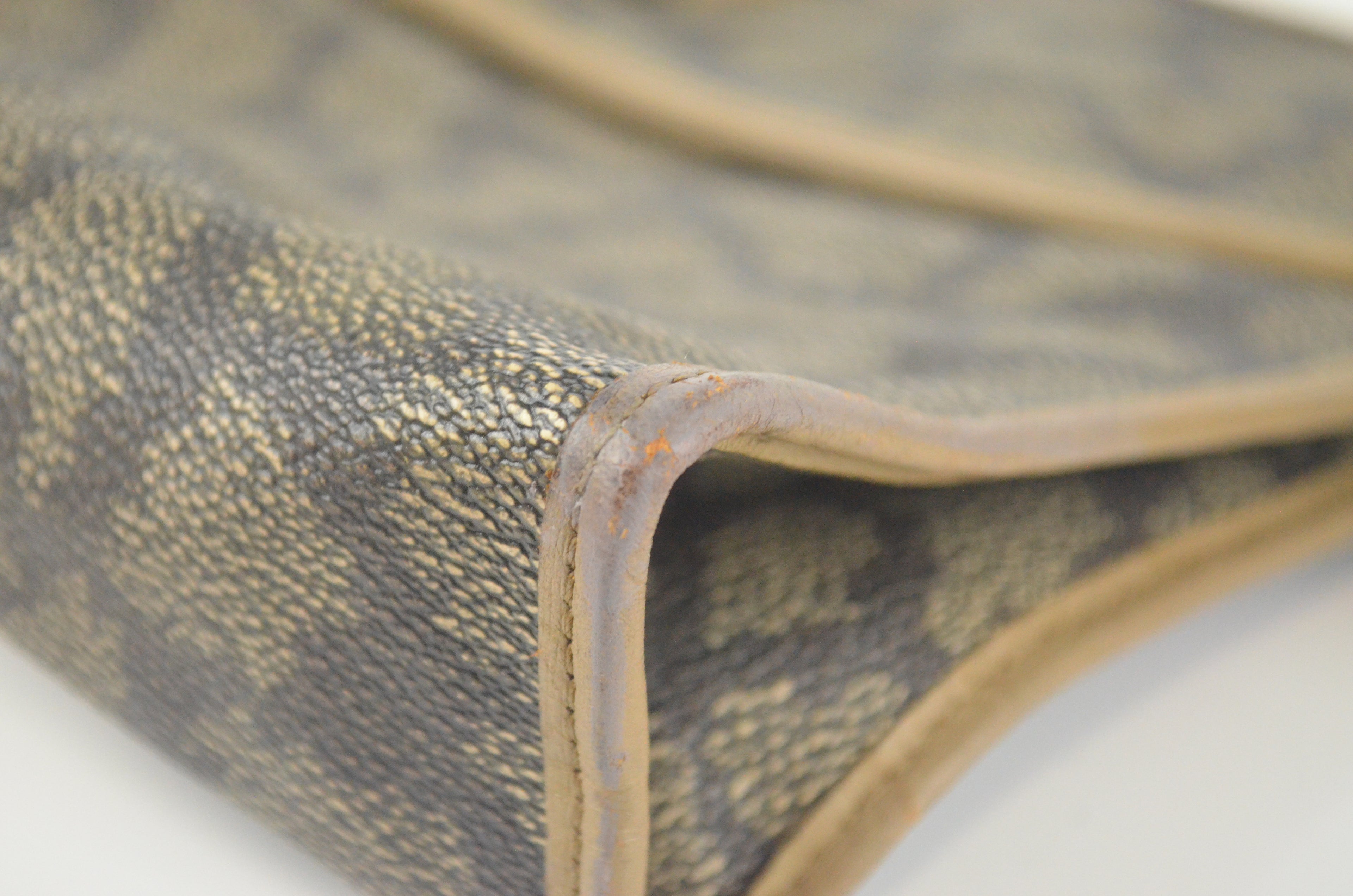 Yves Saint Laurent Clutch