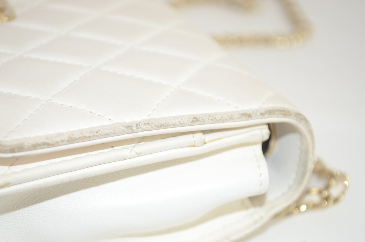 Chanel Schultertasche Weiß mit CC-Verschluss
