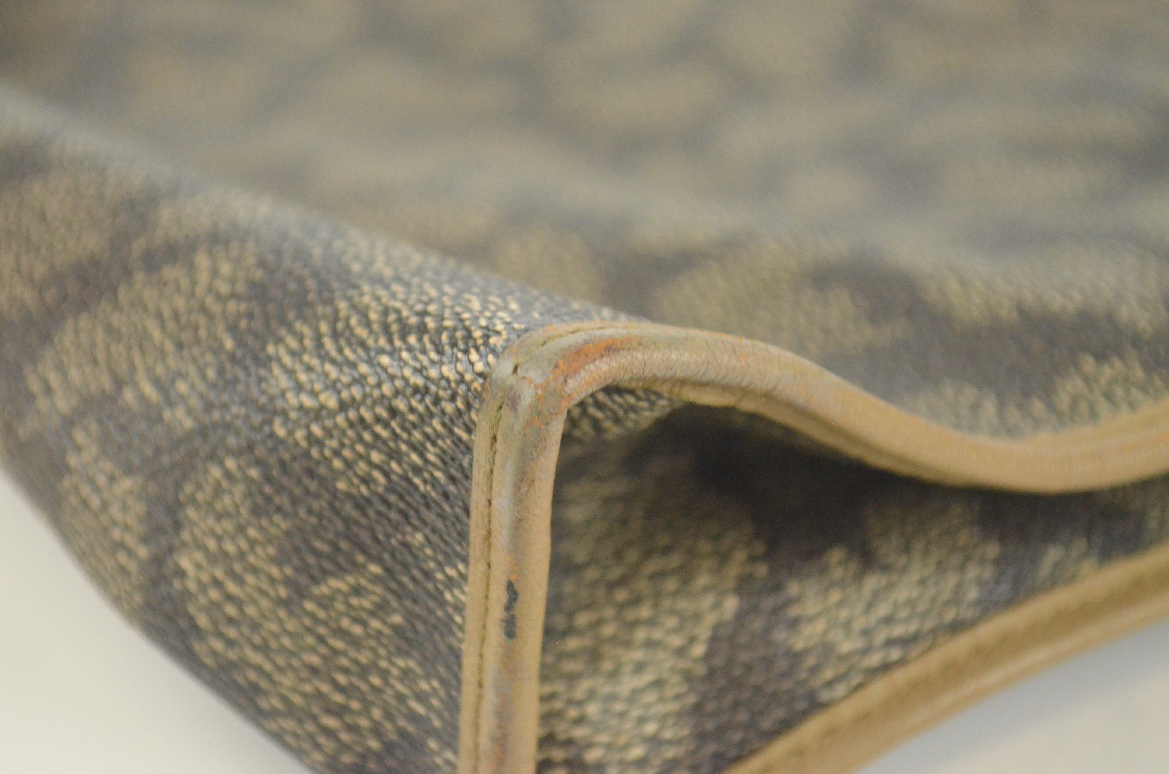 Yves Saint Laurent Clutch