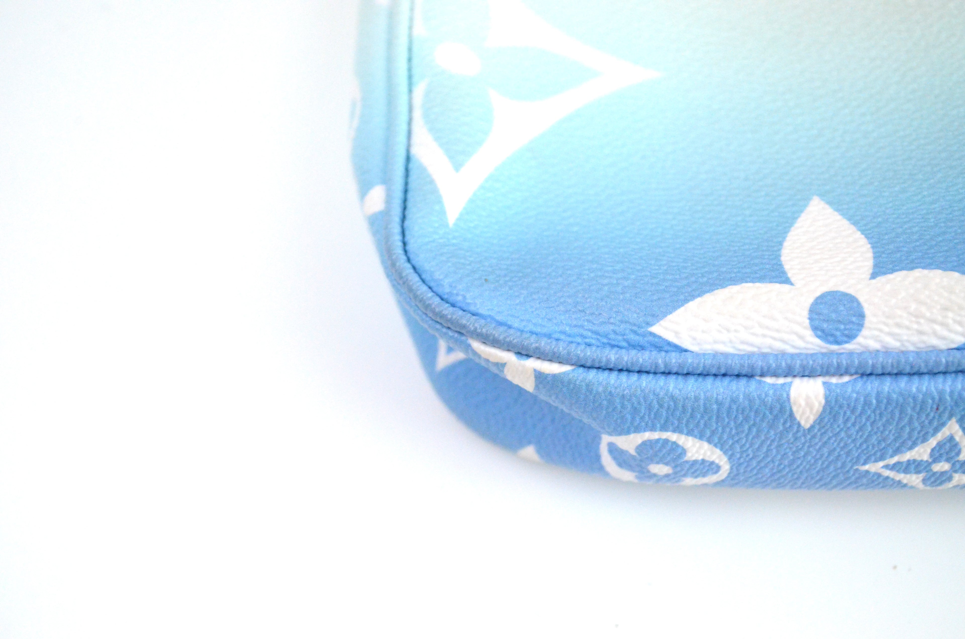 Louis Vuitton Multi Pochette Accessoires limitierted Edition „By the Pool“ Sommerkollektion 2021