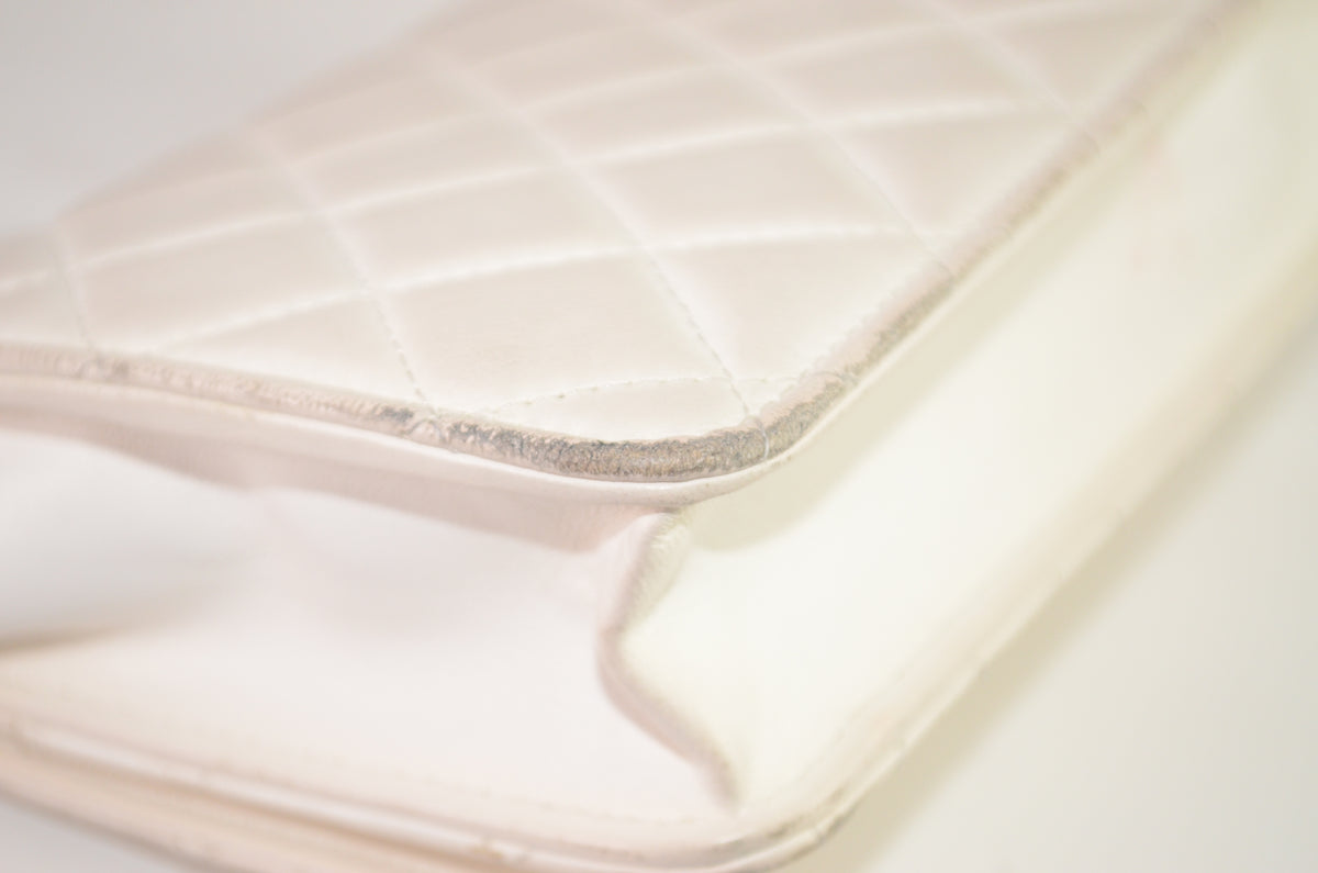 Chanel Schultertasche Weiß mit CC-Verschluss
