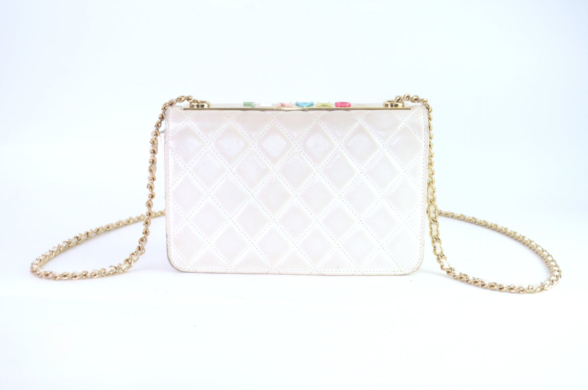Chanel Schultertasche Weiß mit CC-Verschluss