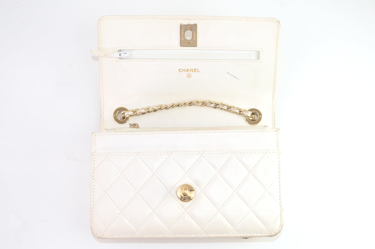 Chanel Schultertasche Weiß mit CC-Verschluss