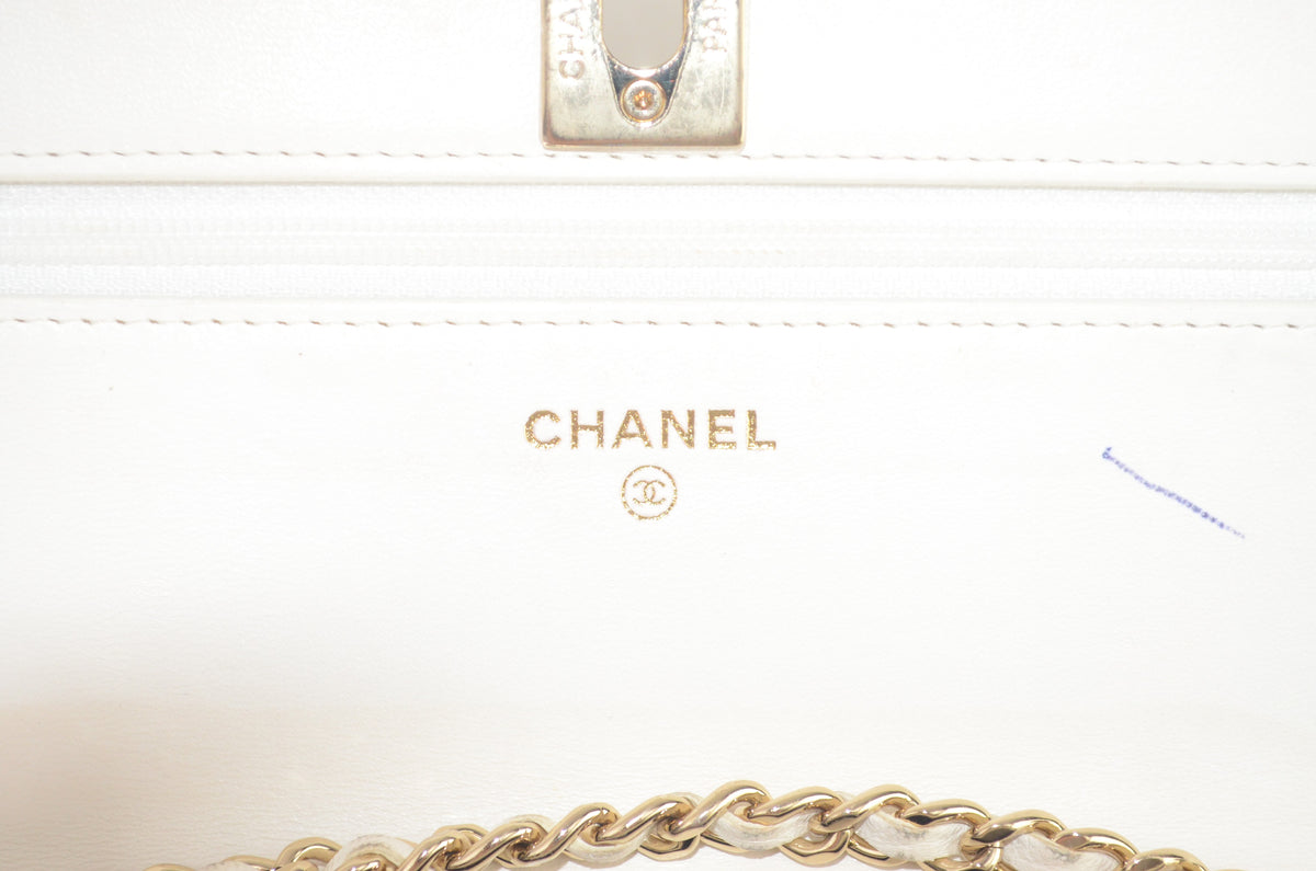 Chanel Schultertasche Weiß mit CC-Verschluss