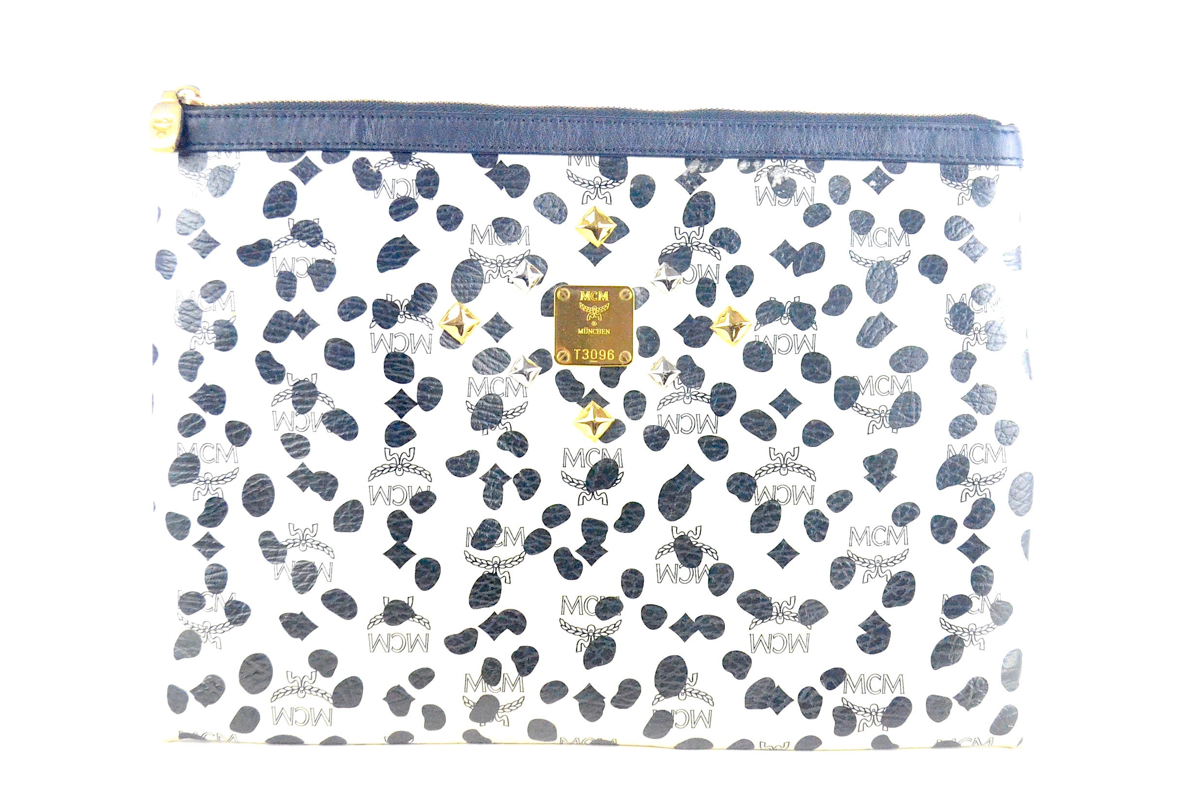 MCM Clutch aus der Loveless x MCM Collaboration