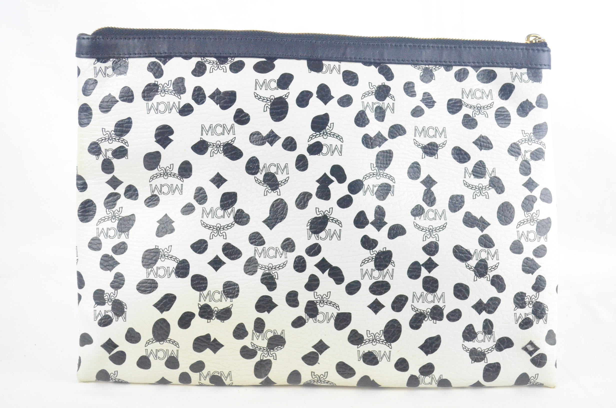 MCM Clutch aus der Loveless x MCM Collaboration