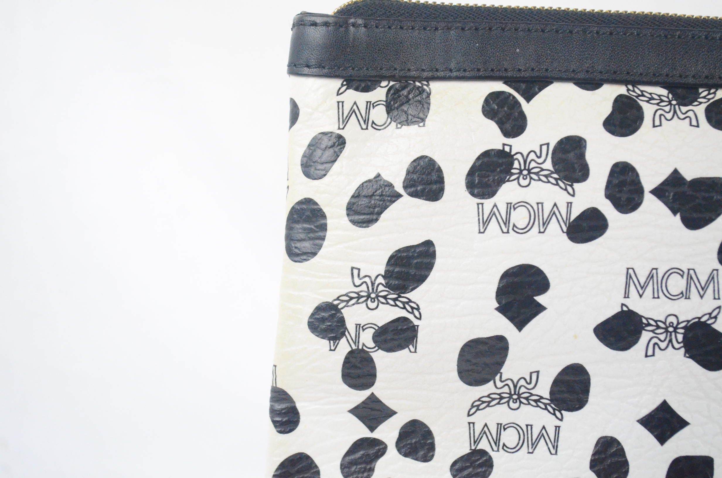 MCM Clutch aus der Loveless x MCM Collaboration