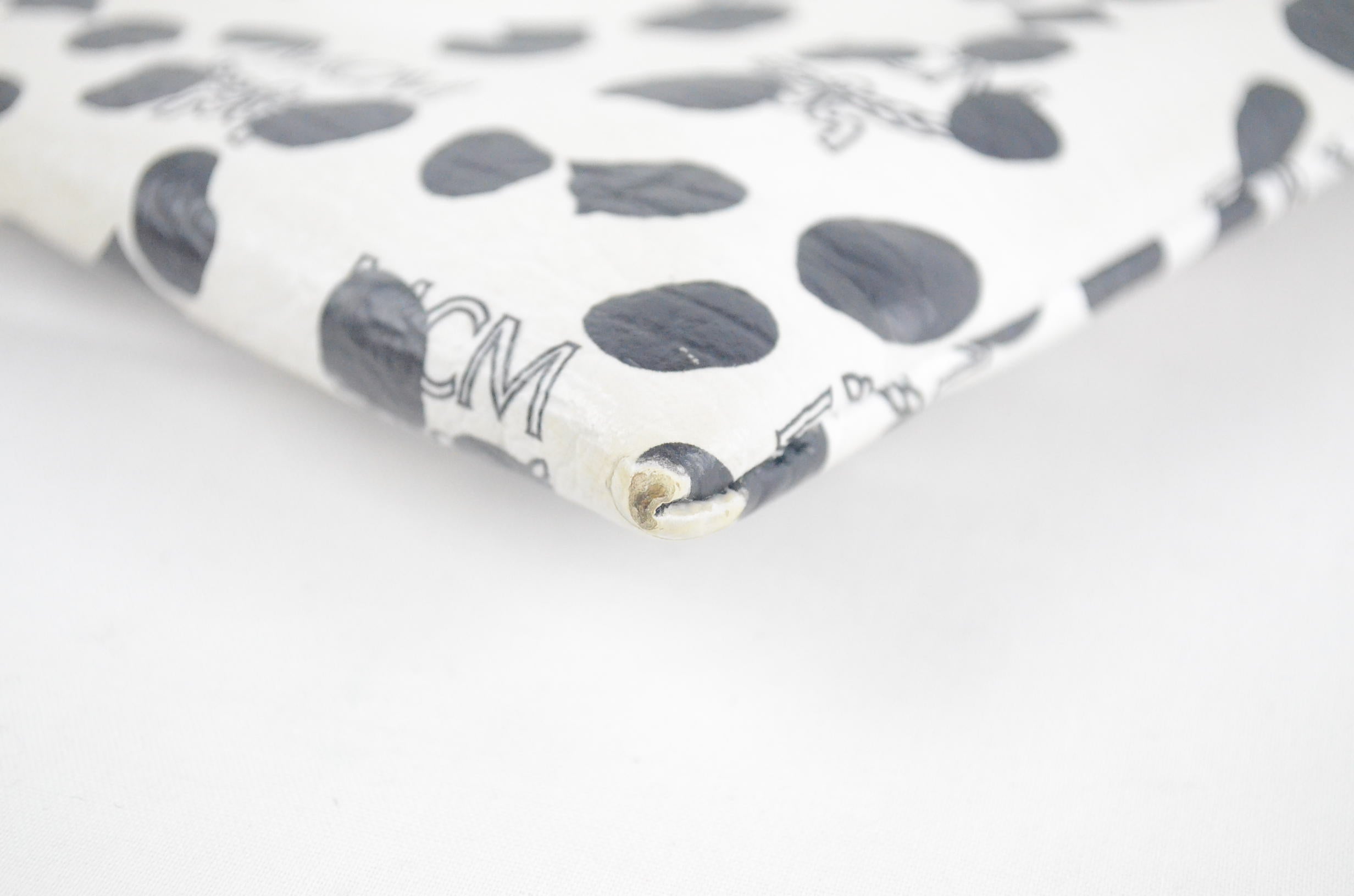 MCM Clutch aus der Loveless x MCM Collaboration