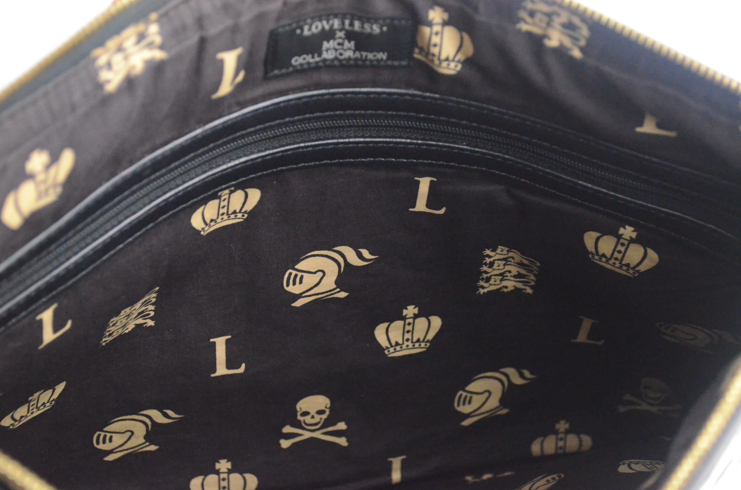 MCM Clutch aus der Loveless x MCM Collaboration