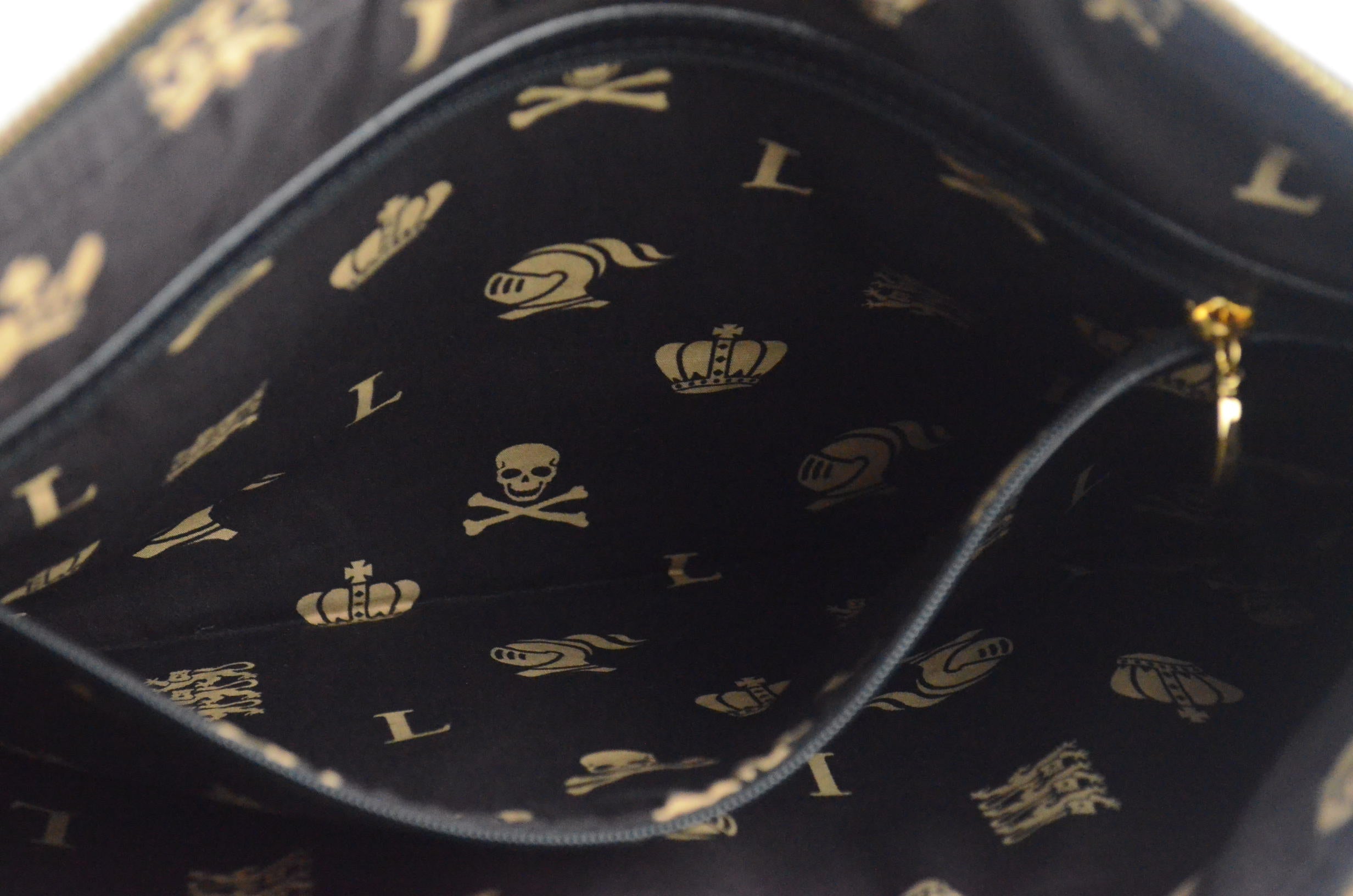 MCM Clutch aus der Loveless x MCM Collaboration