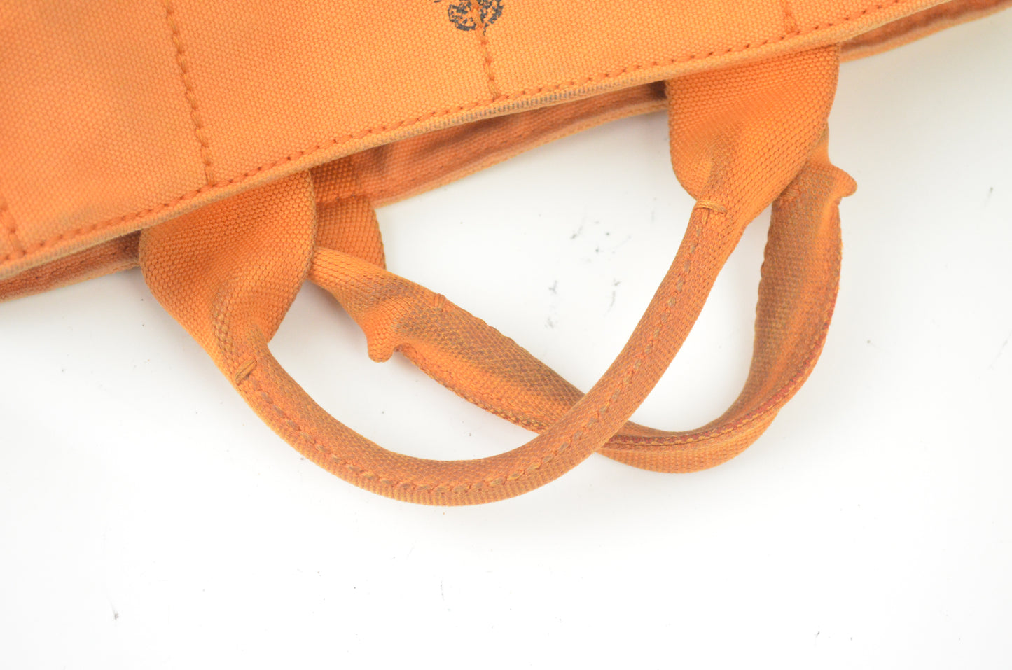 Prada Canapa