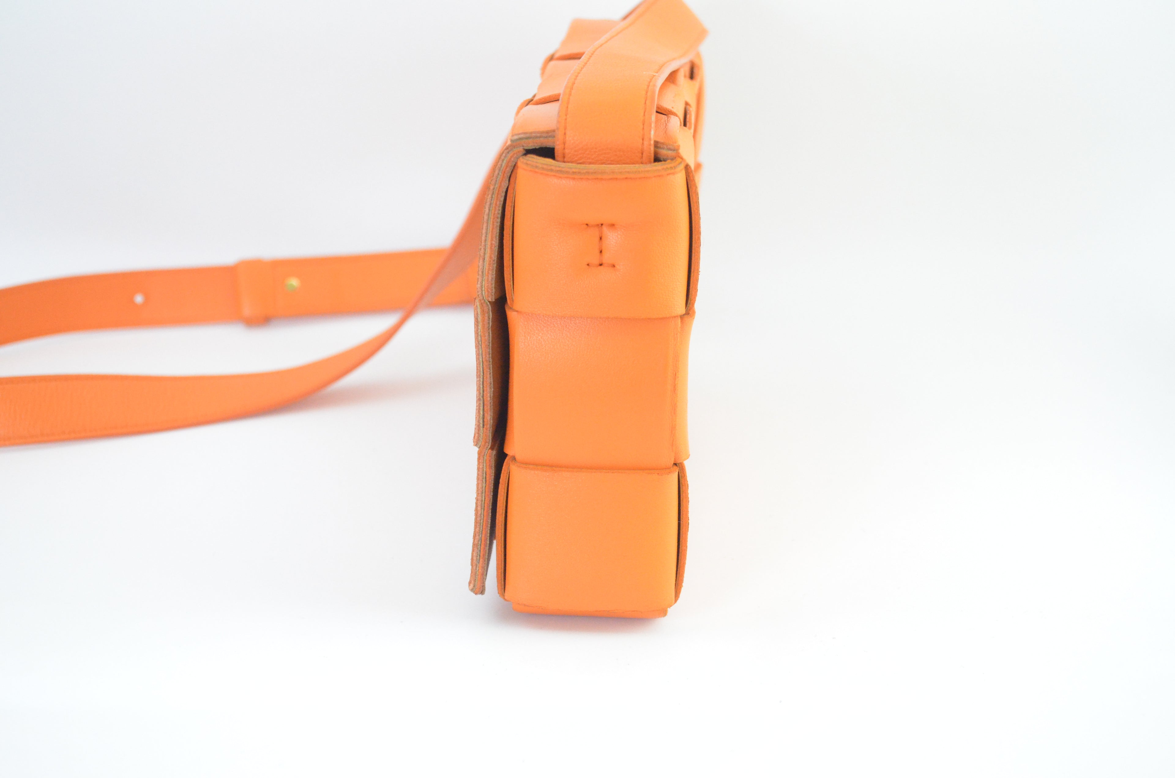 Bottega Veneta Intrecciato Camera Bag Umhängetasche Leder Orange