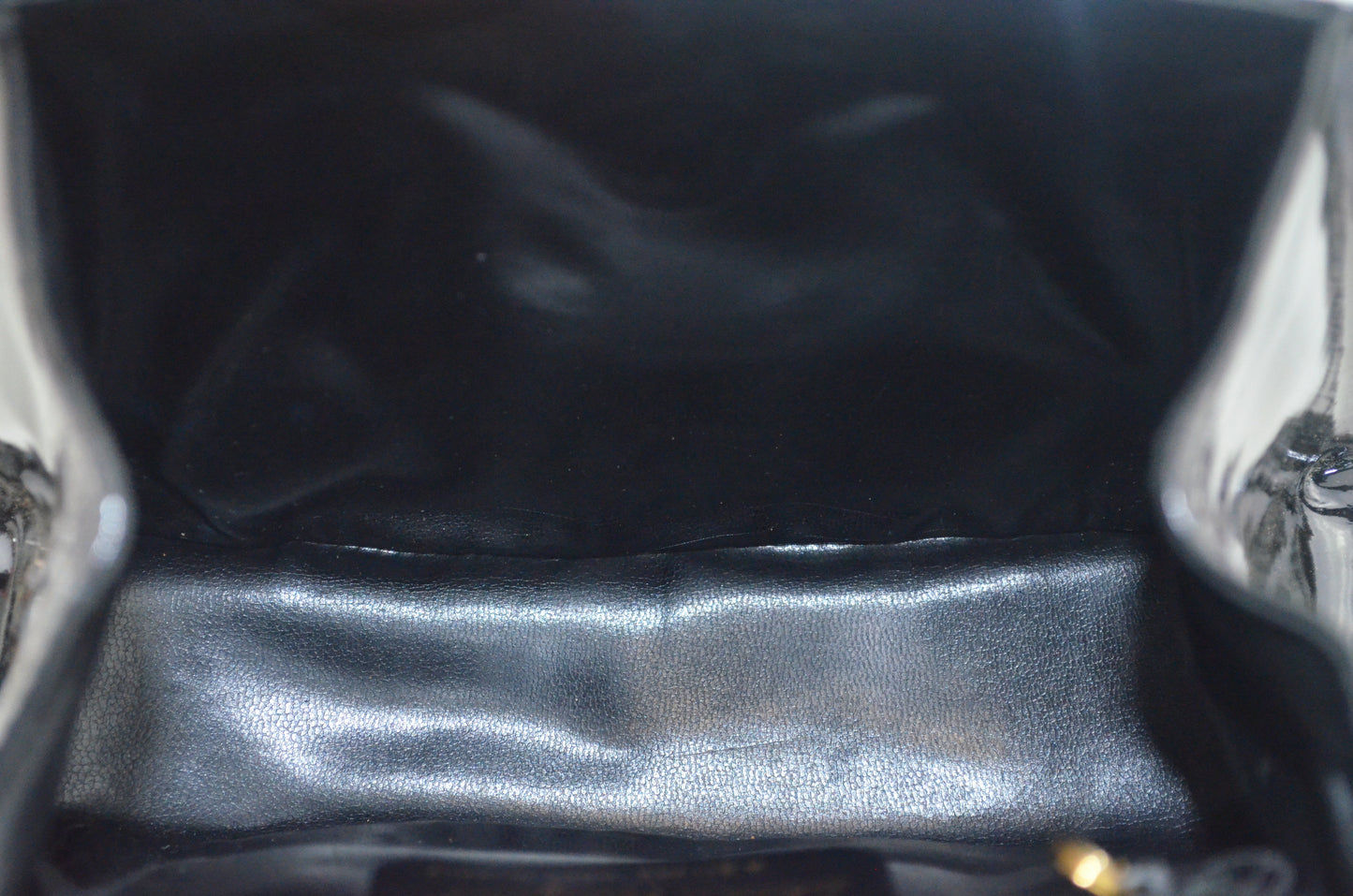 Salvatore Ferragamo Lackleder Umhängetasche