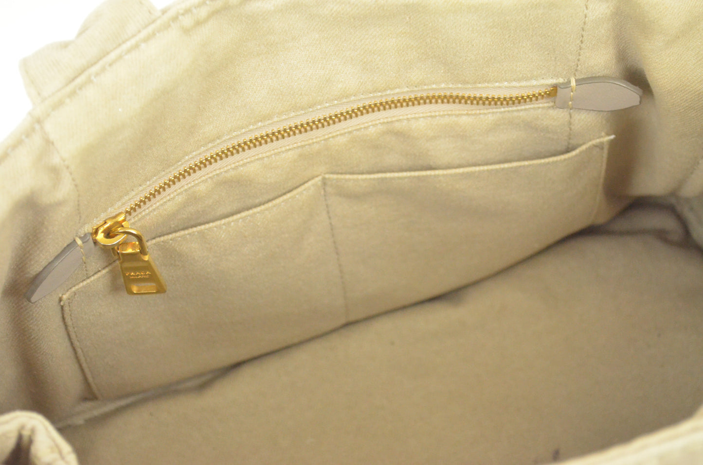 Prada Canapa