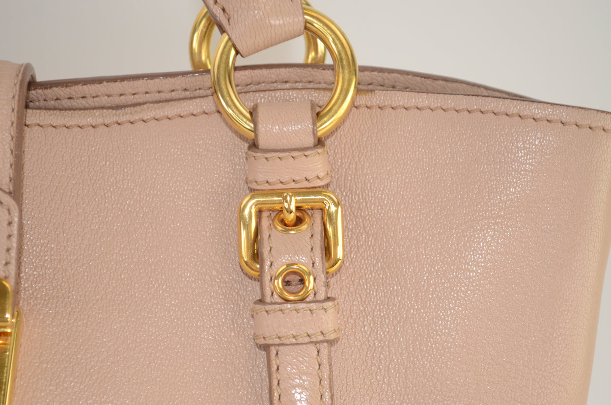Miu Miu Madras Pushlock Tote Handtasche Leder Beige