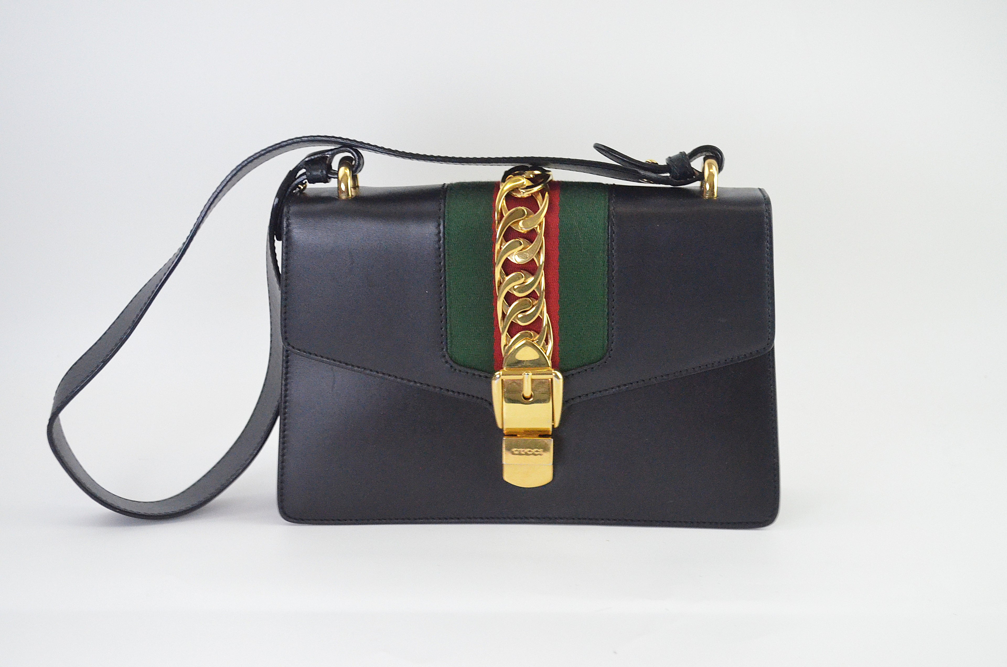 Gucci Sylvie Schultertasche Leder Schwarz mit Webstreifen