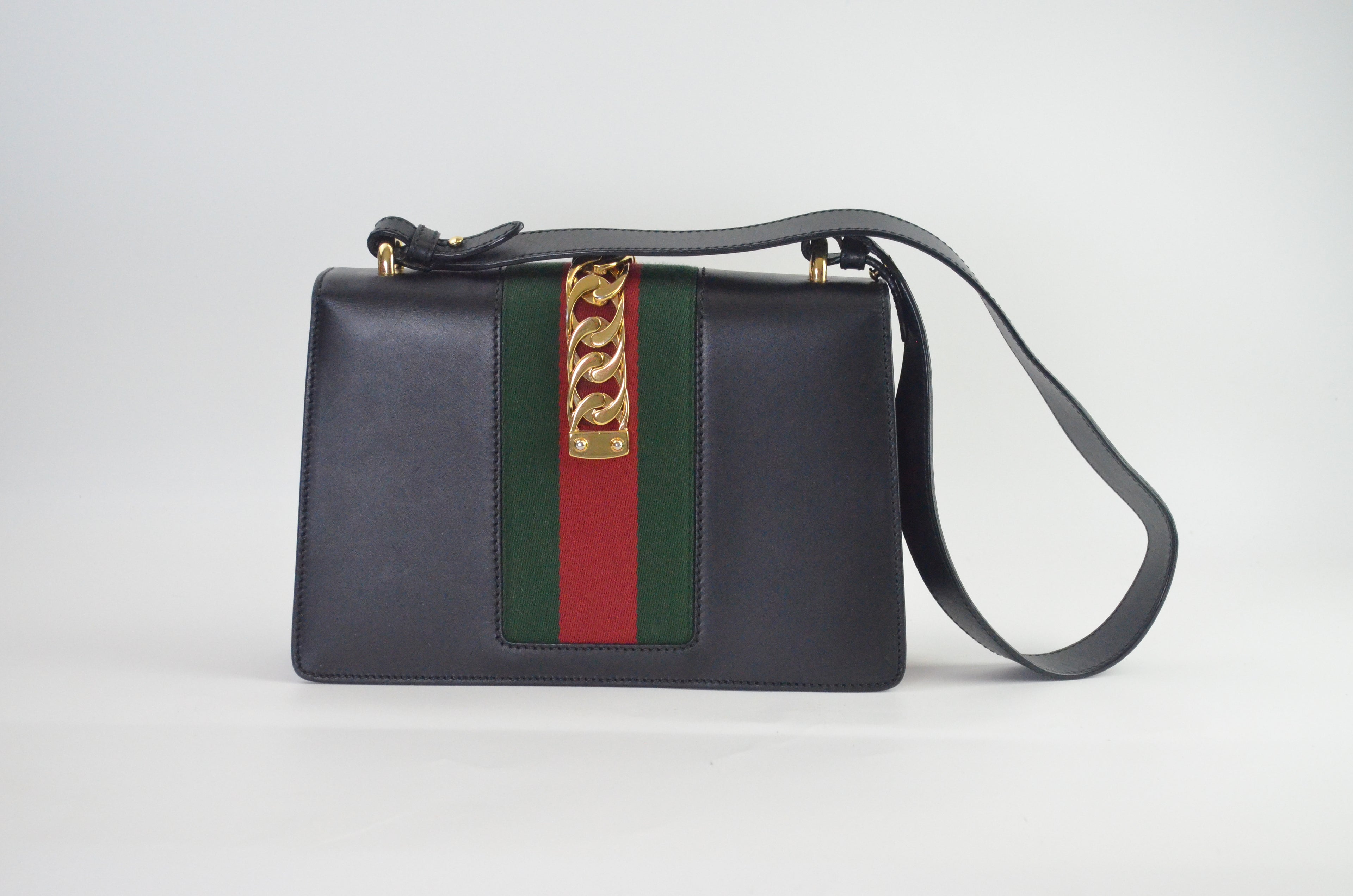 Gucci Sylvie Schultertasche Leder Schwarz mit Webstreifen