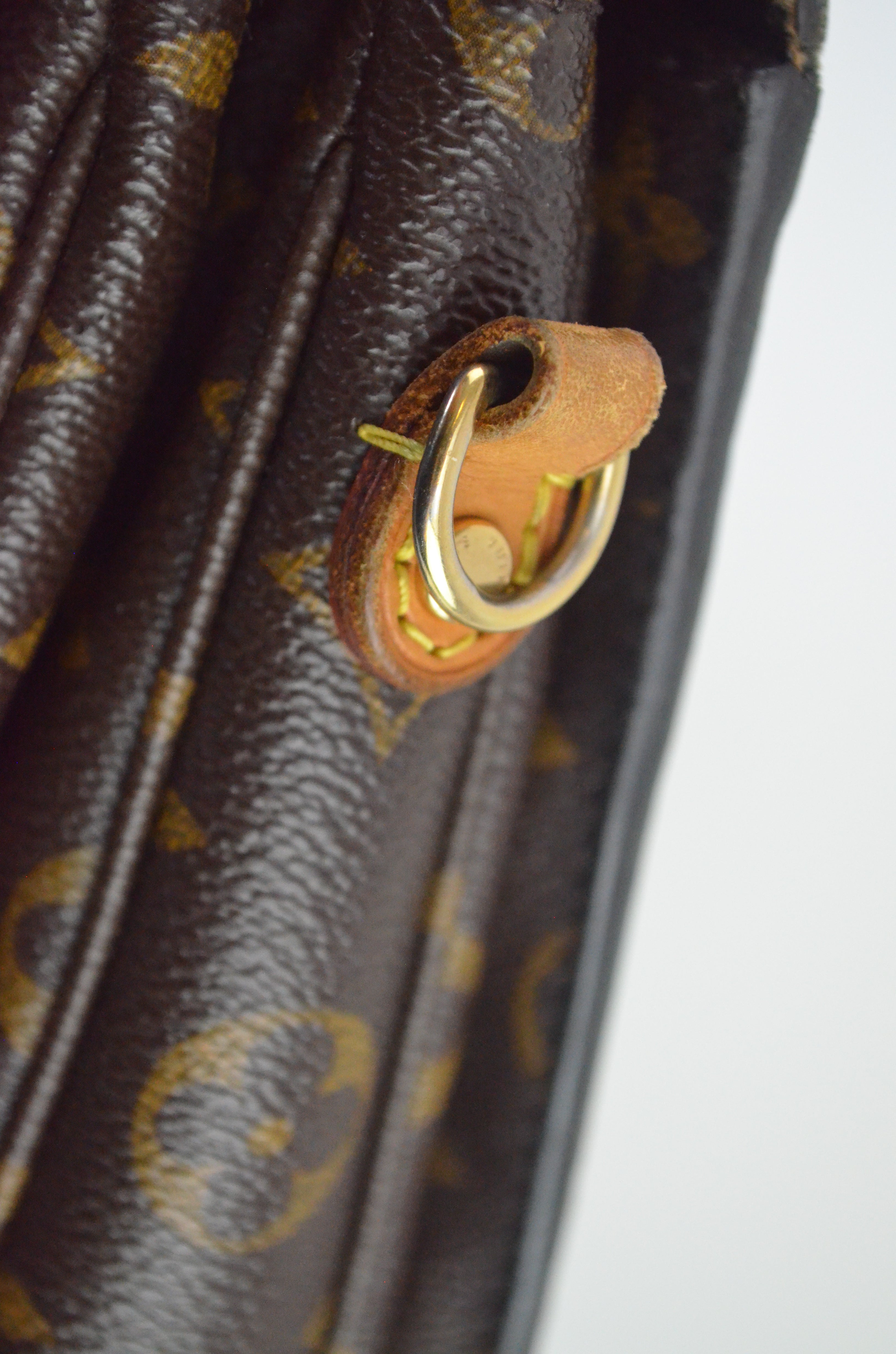 Louis Vuitton Pochette Metis