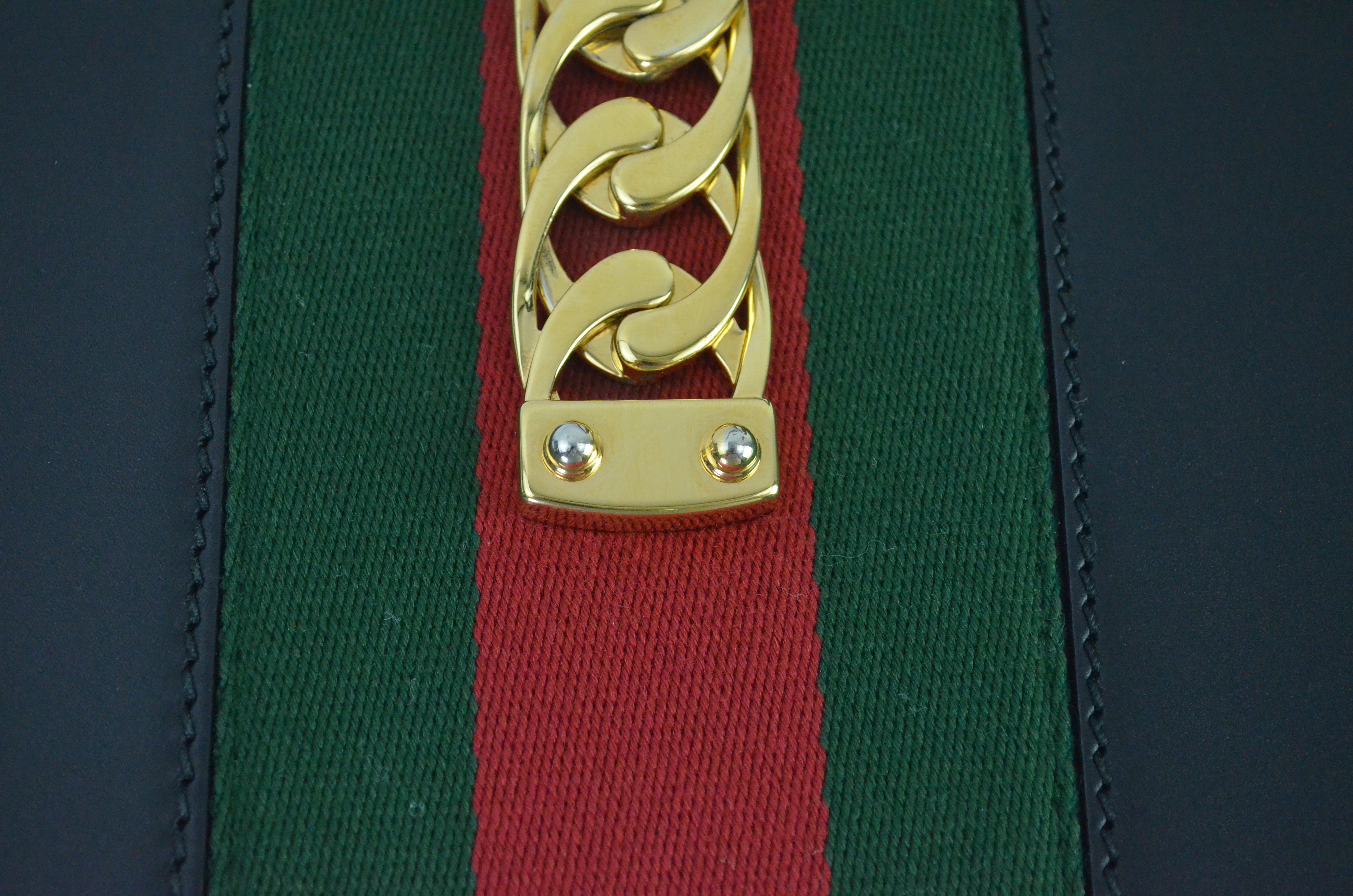 Gucci Sylvie Schultertasche Leder Schwarz mit Webstreifen
