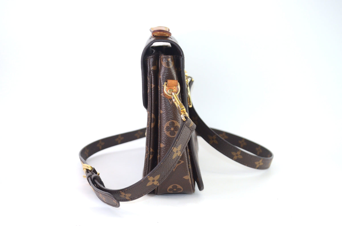 Louis Vuitton Pochette Métis Monogram Canvas Braun