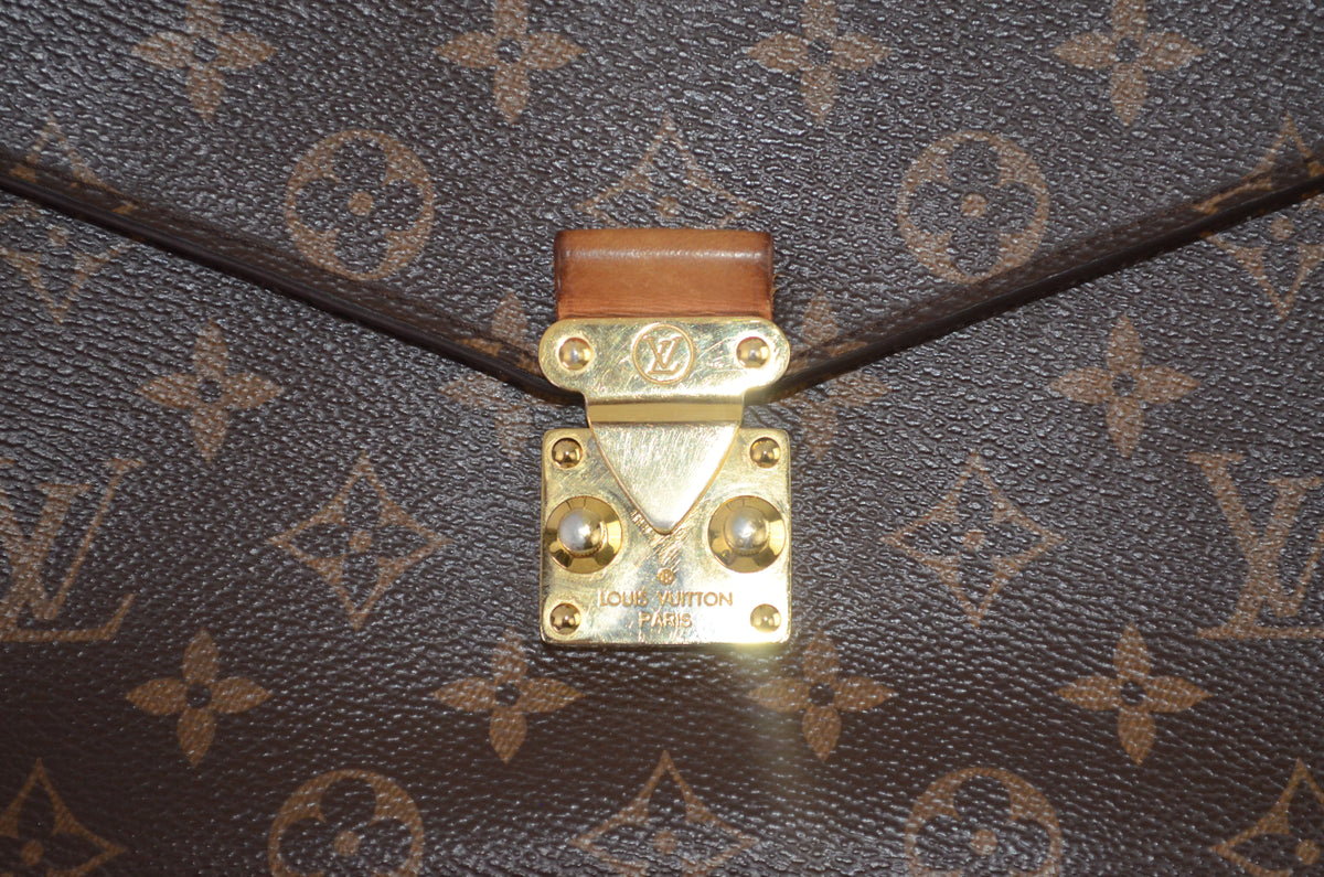 Louis Vuitton Pochette Métis Monogram Canvas Braun