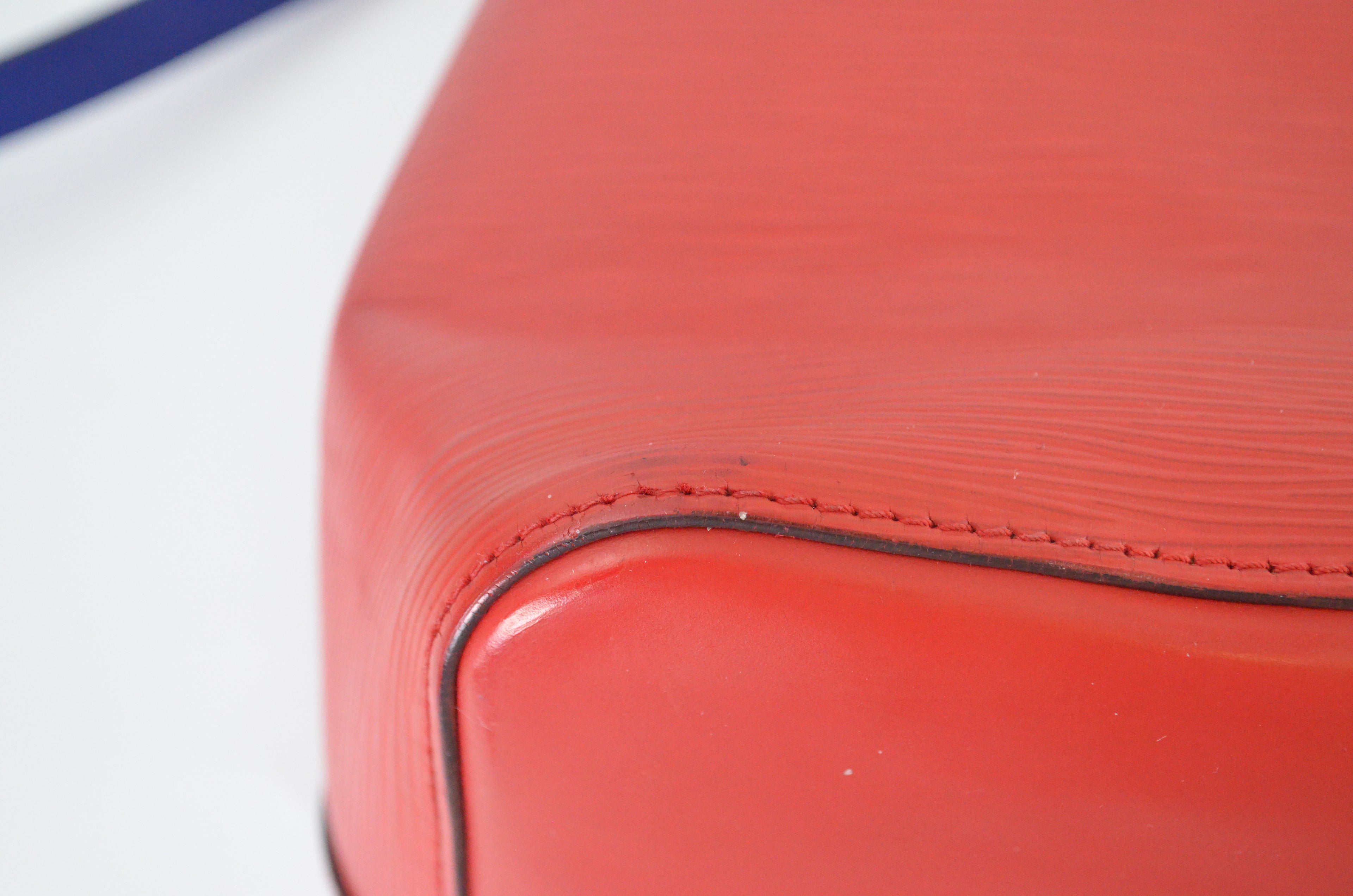 Louis Vuitton NéoNoé Epi Leder rot